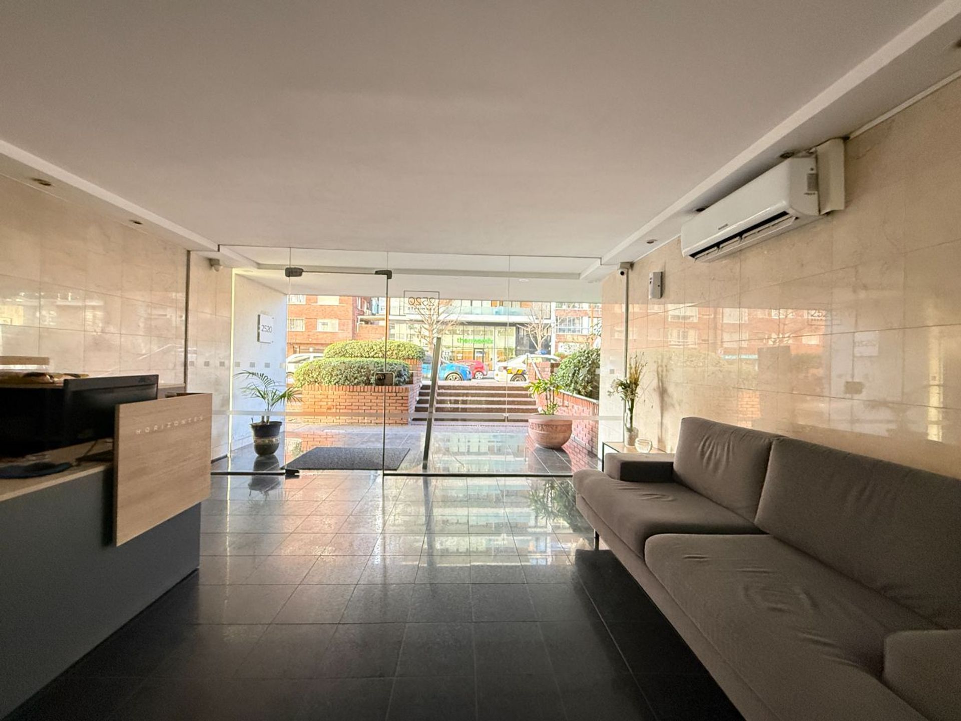 VENTA APARTAMENTO 2 DORMITORIOS, 2 BA&Ntilde;OS. POCITOS - 2