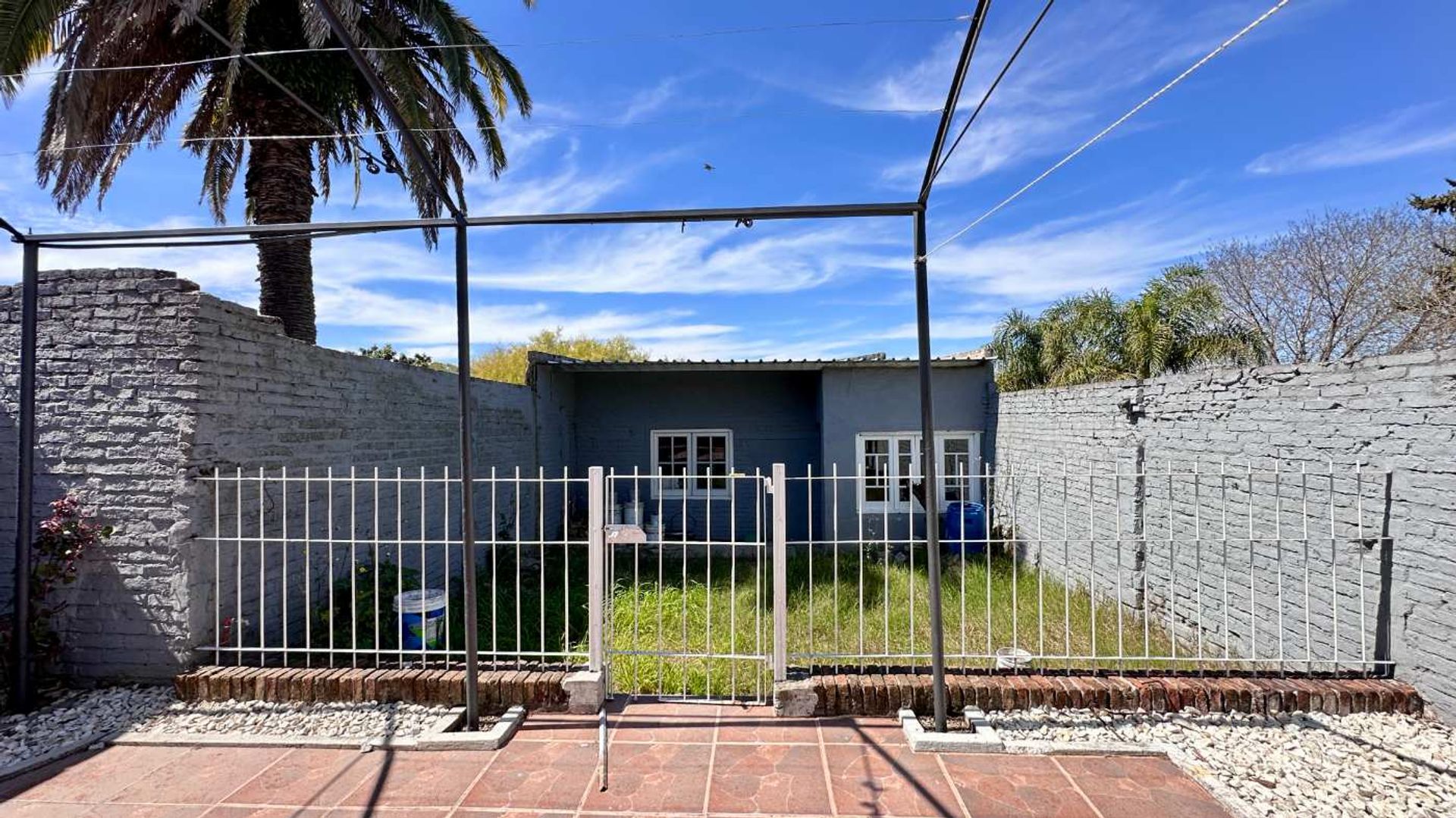 Casa con patio, parrillero y gran potencial - 20