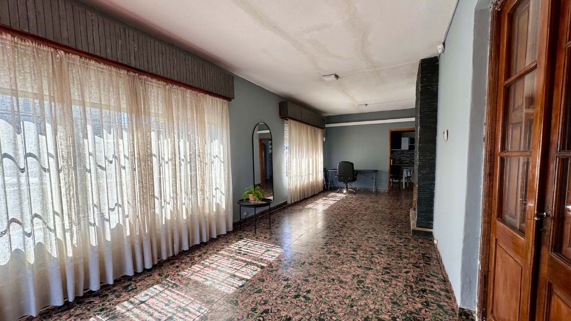 Casa con patio, parrillero y gran potencial - 4