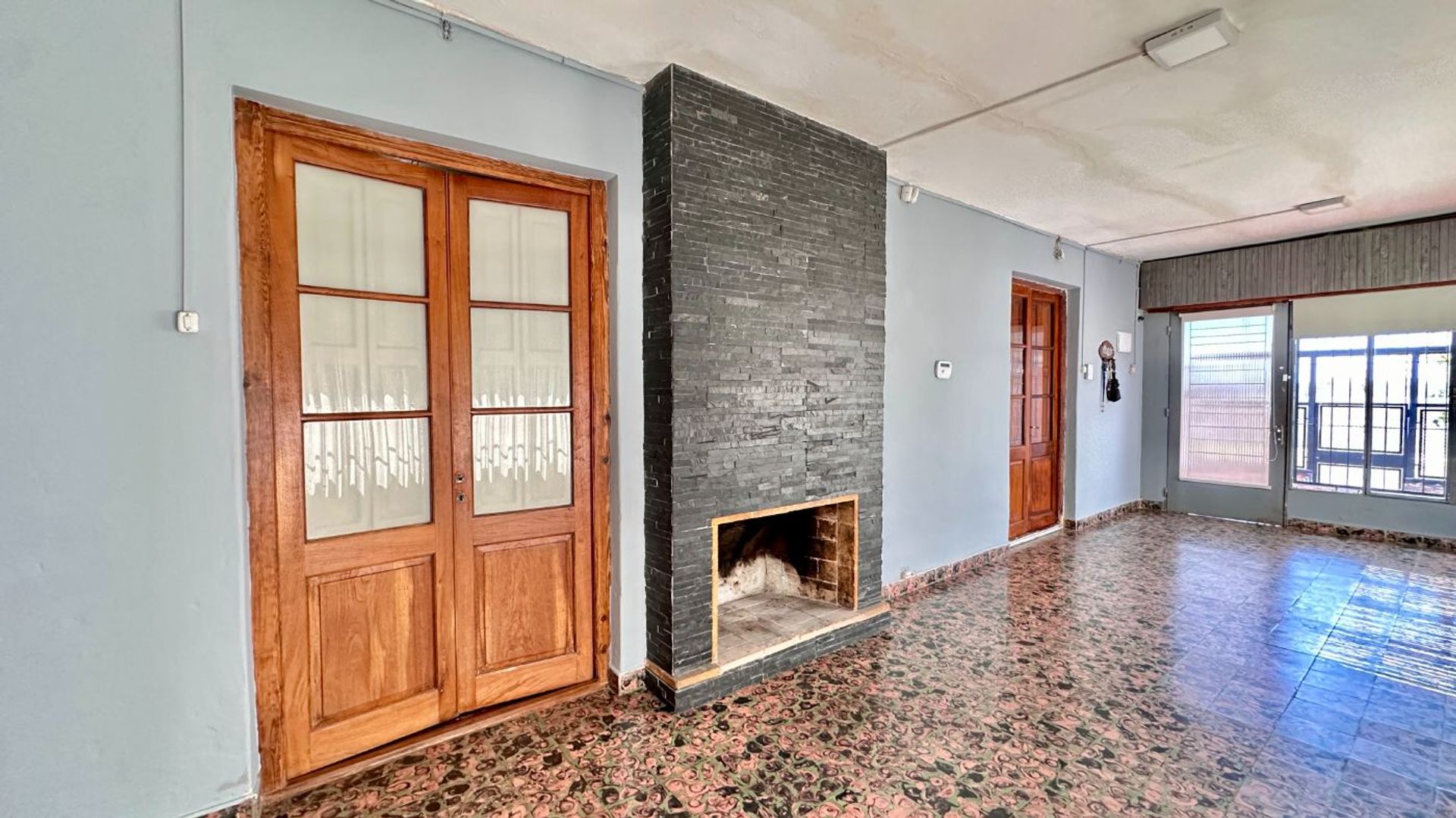 Casa con patio, parrillero y gran potencial - 3