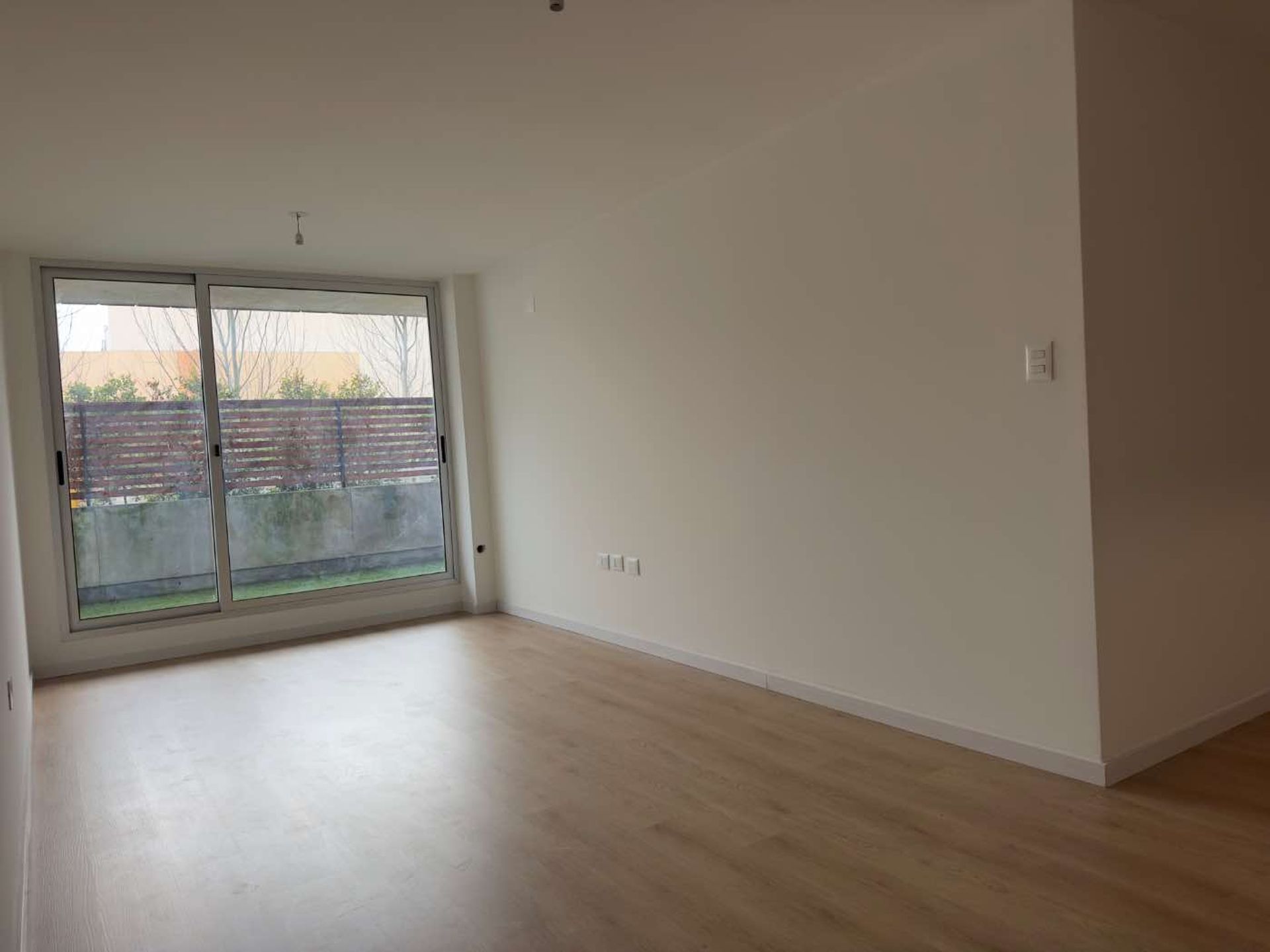 VENTA APARTAMENTO 2 DORMITORIOS, PATIO Y GARAGE - 1