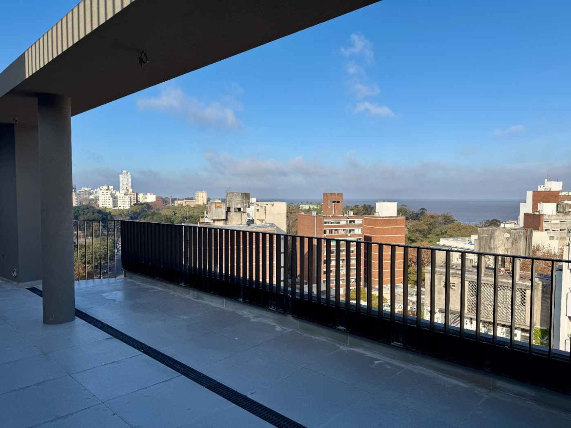 Venta penthouse 1dormitorio parrillero Parque Rodó - 12