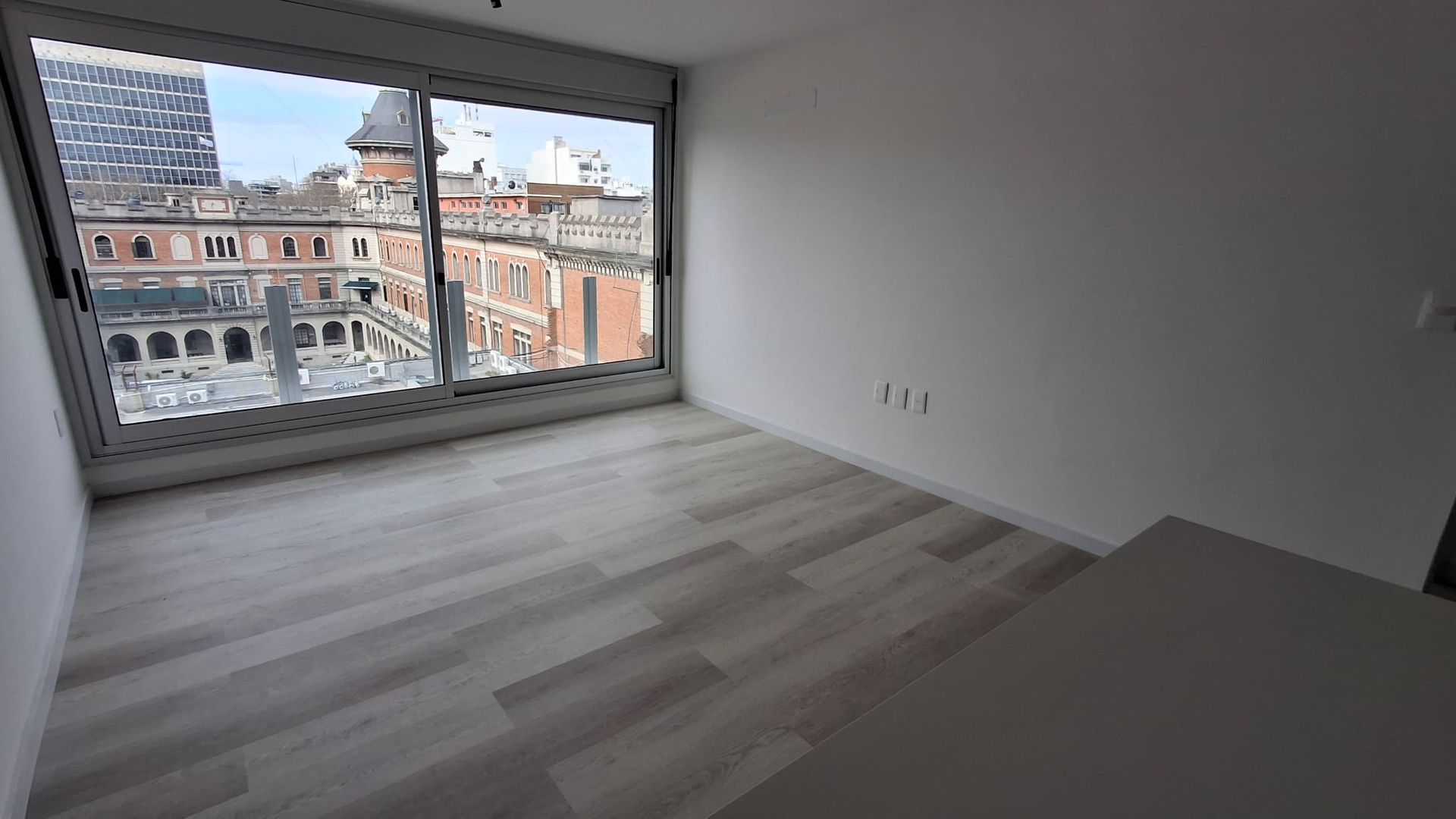 Cordón - 1 dormitorio piso alto con garaje - 3