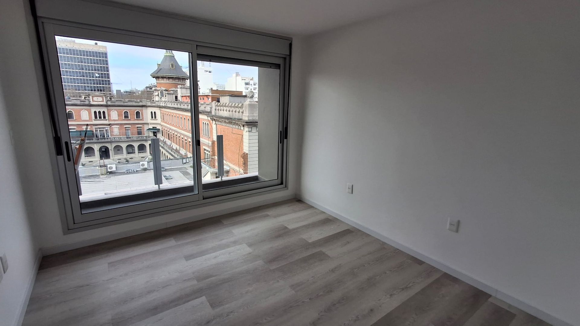 Cordón - 1 dormitorio piso alto con garaje - 5