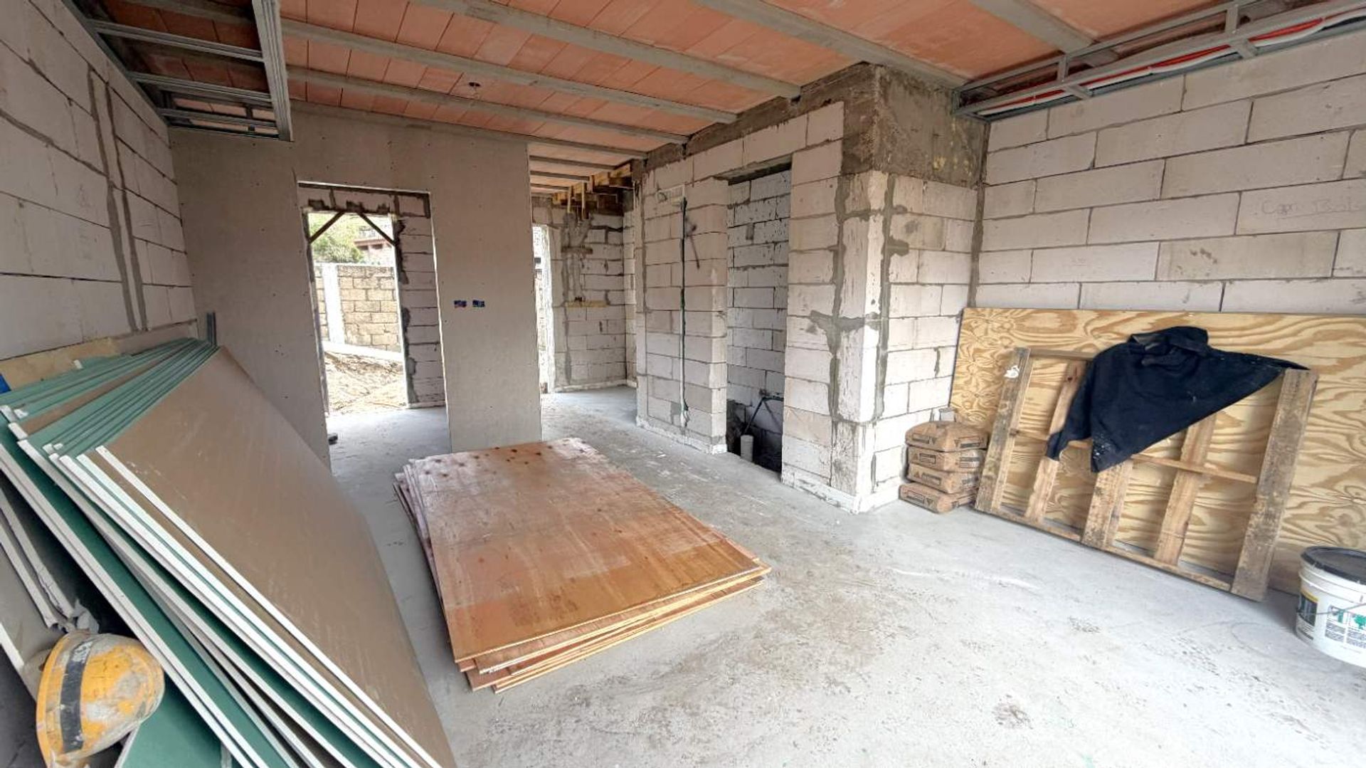 VENTA CASA 2D COCHERA JARDIN CARRASCO NORTE - POZO - 12