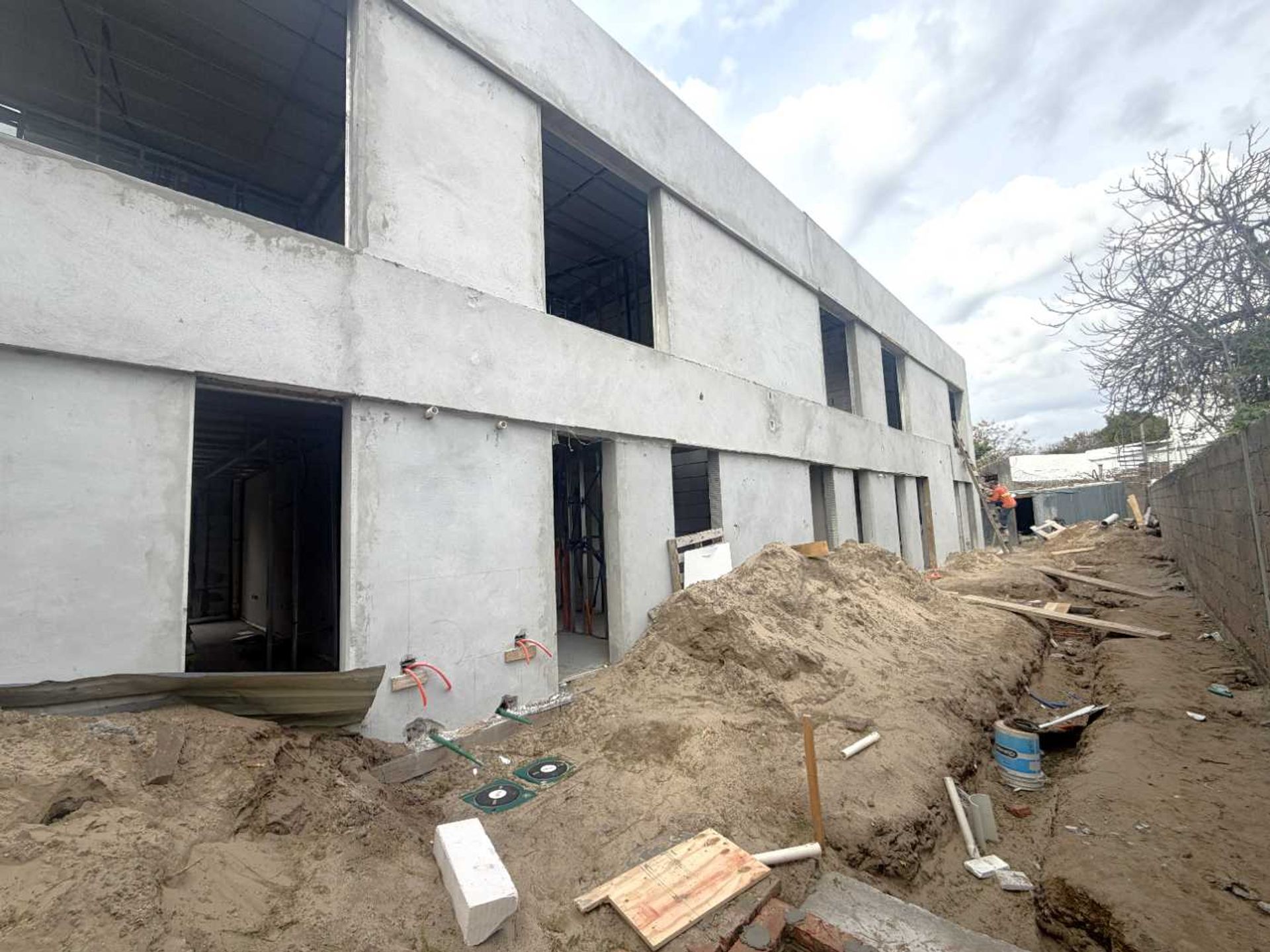 VENTA CASA 2D COCHERA JARDIN CARRASCO NORTE - POZO - 11
