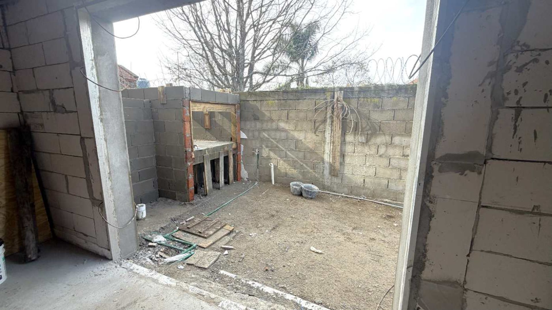 VENTA CASA 2D COCHERA JARDIN CARRASCO NORTE - POZO - 13