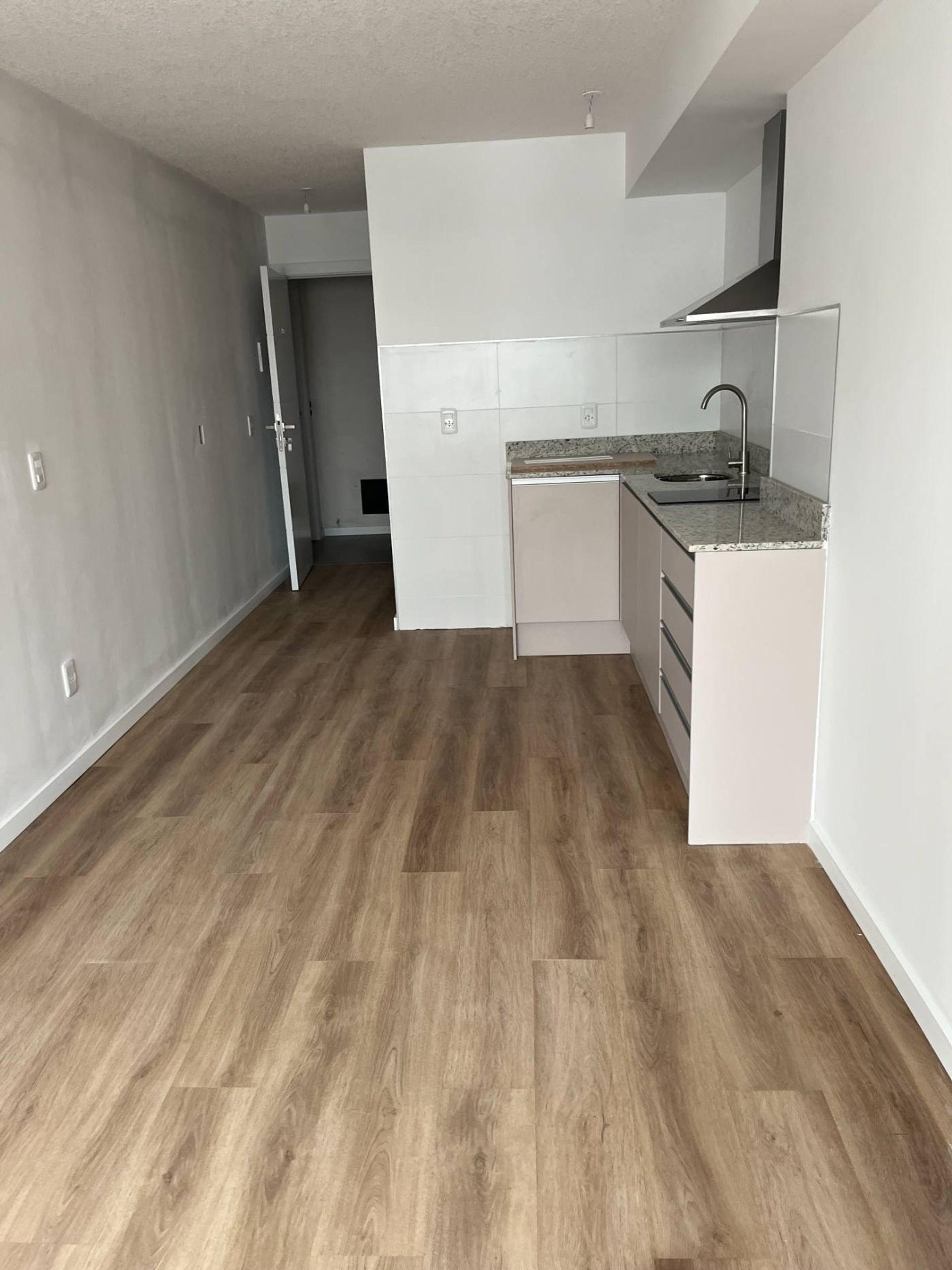 ALQUILA APTO NUEVO 1 DORM CORDON BALCON PISO 9 - 3