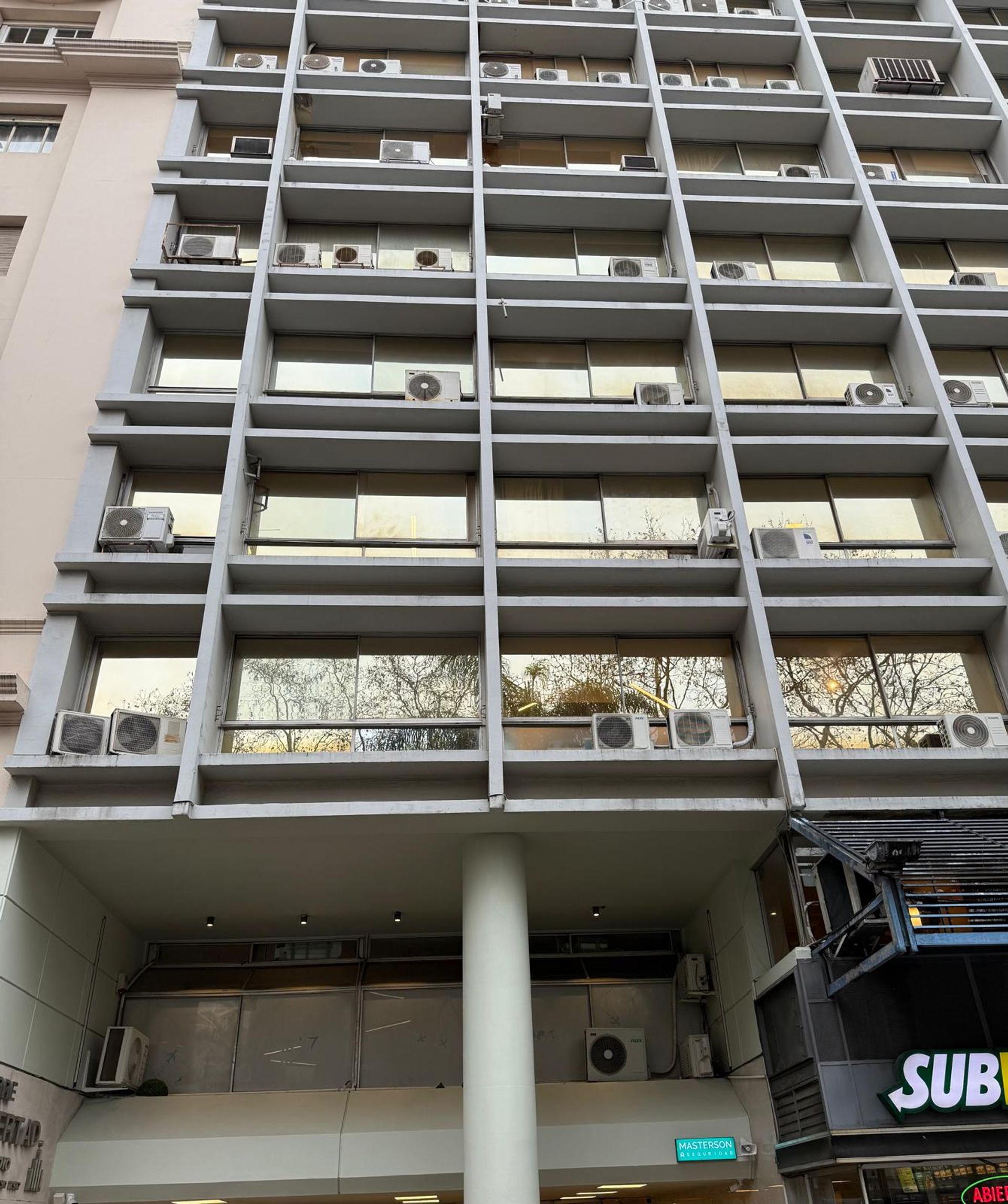 VENTA OFICINA ALQUILADA CENTRO 8% RENTABILIDAD - 1
