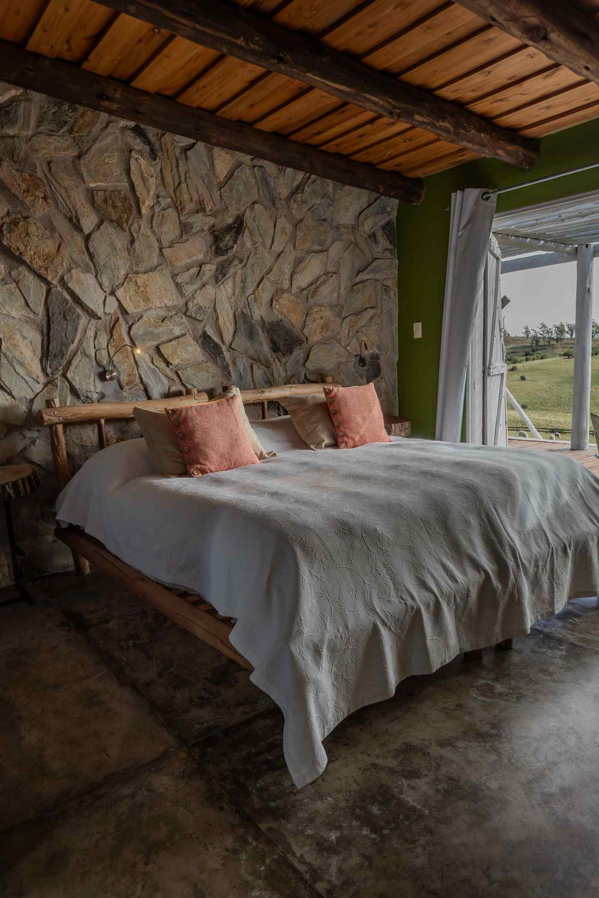 VENTA EMPRENDIMIENTO TURISTICO 52 HA - 16