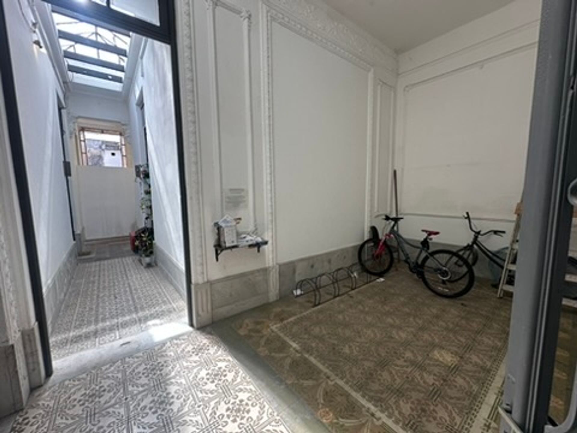 VENTA APARTAMENTOS Y LOCAL CON RENTA CORDON SUR - 6