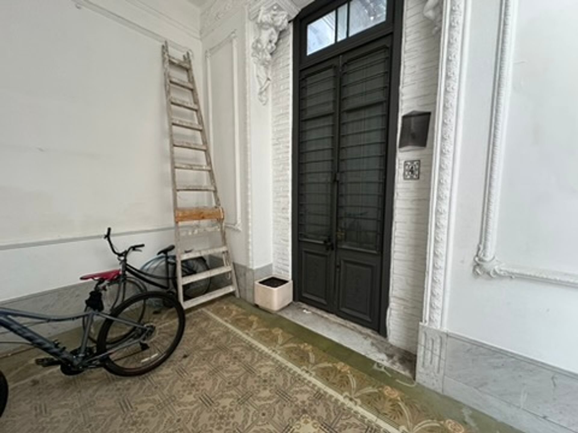 VENTA APARTAMENTOS Y LOCAL CON RENTA CORDON SUR - 9