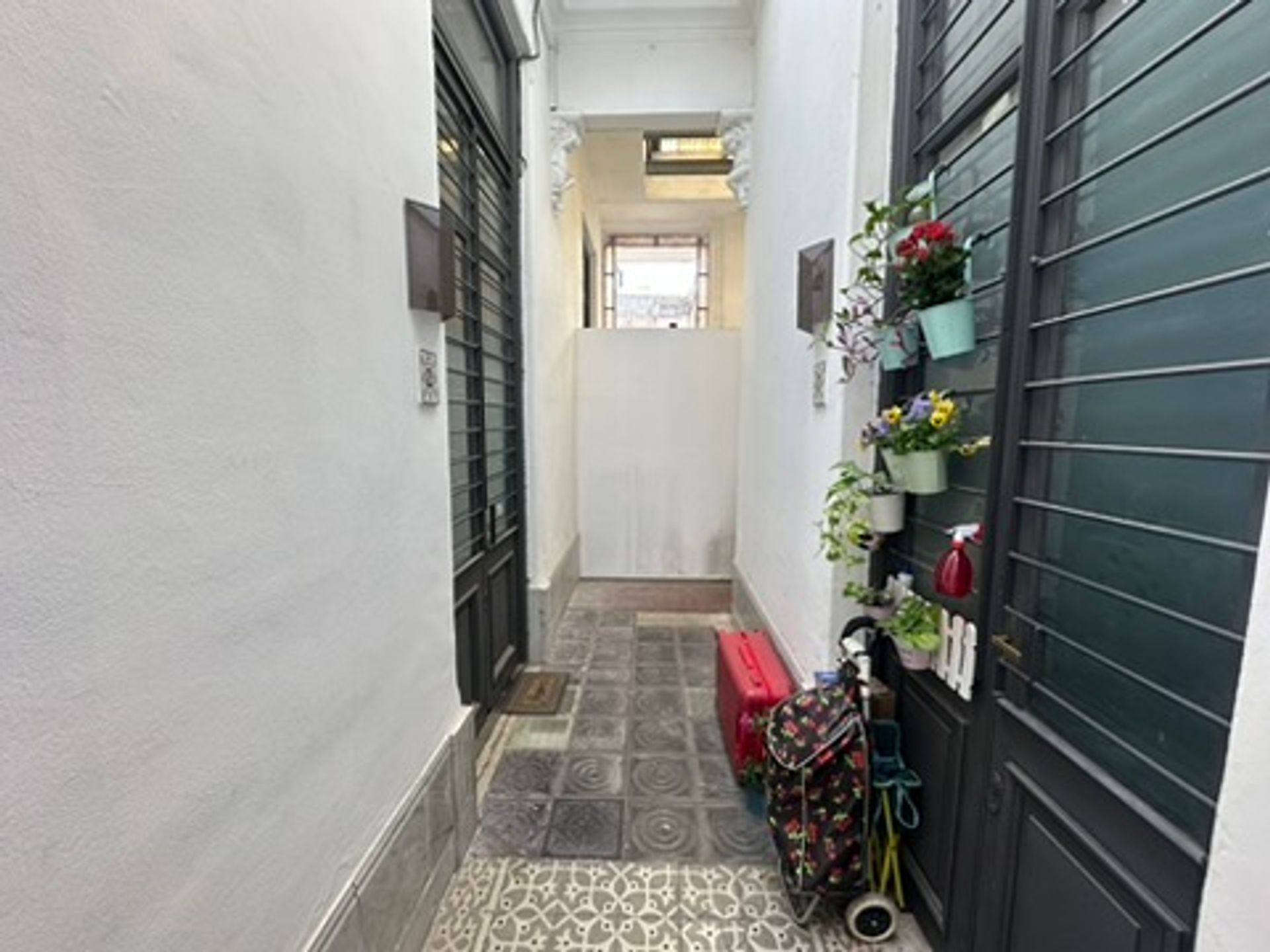 VENTA APARTAMENTOS Y LOCAL CON RENTA CORDON SUR - 7