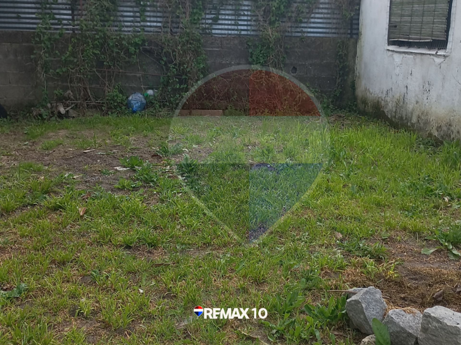 OPORTUNIDAD PARA INVERSION 2 CASAS MISMO PADRÓN. - 11