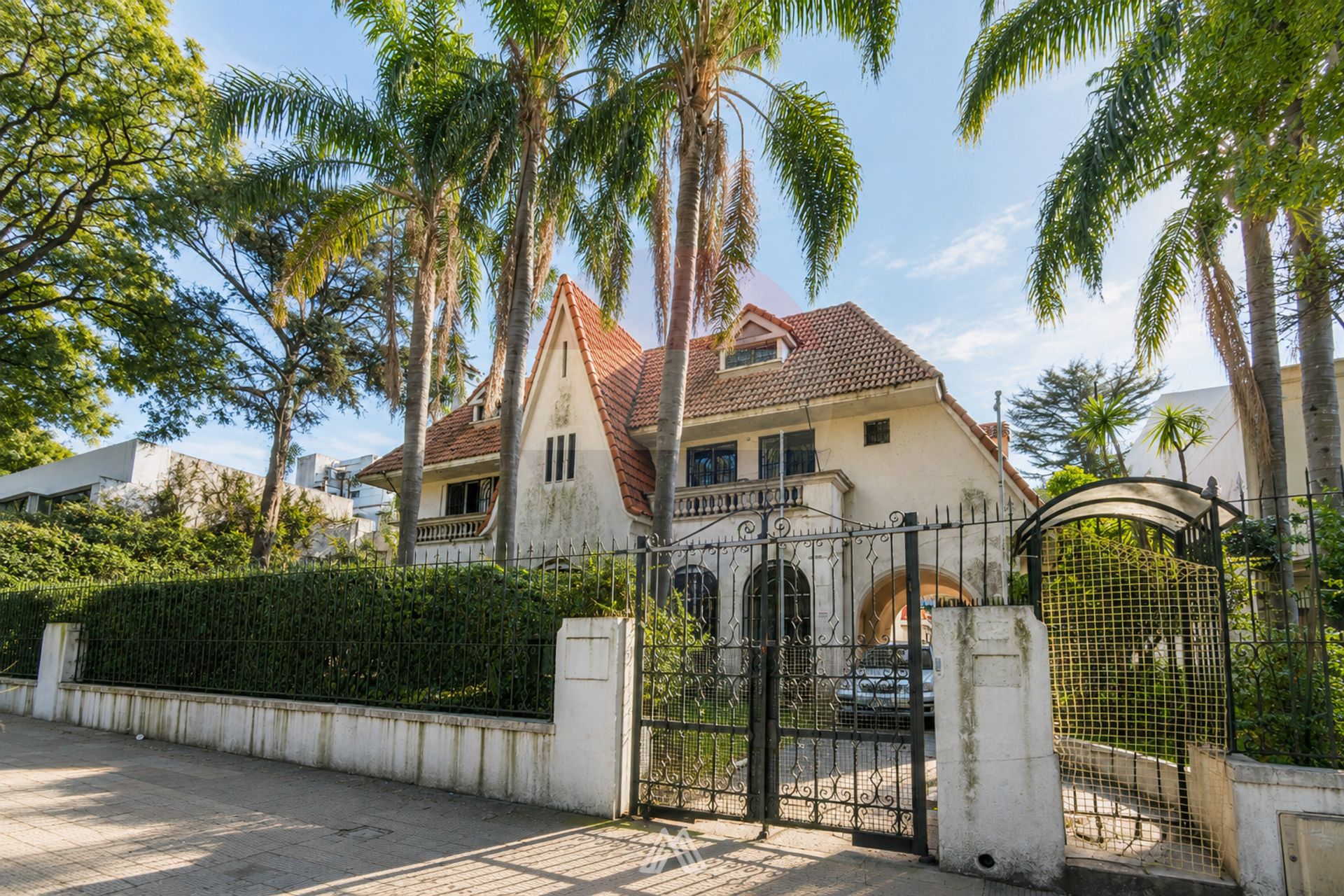Venta Casa Ex-Embajada Polonia en Parque Batlle - 1