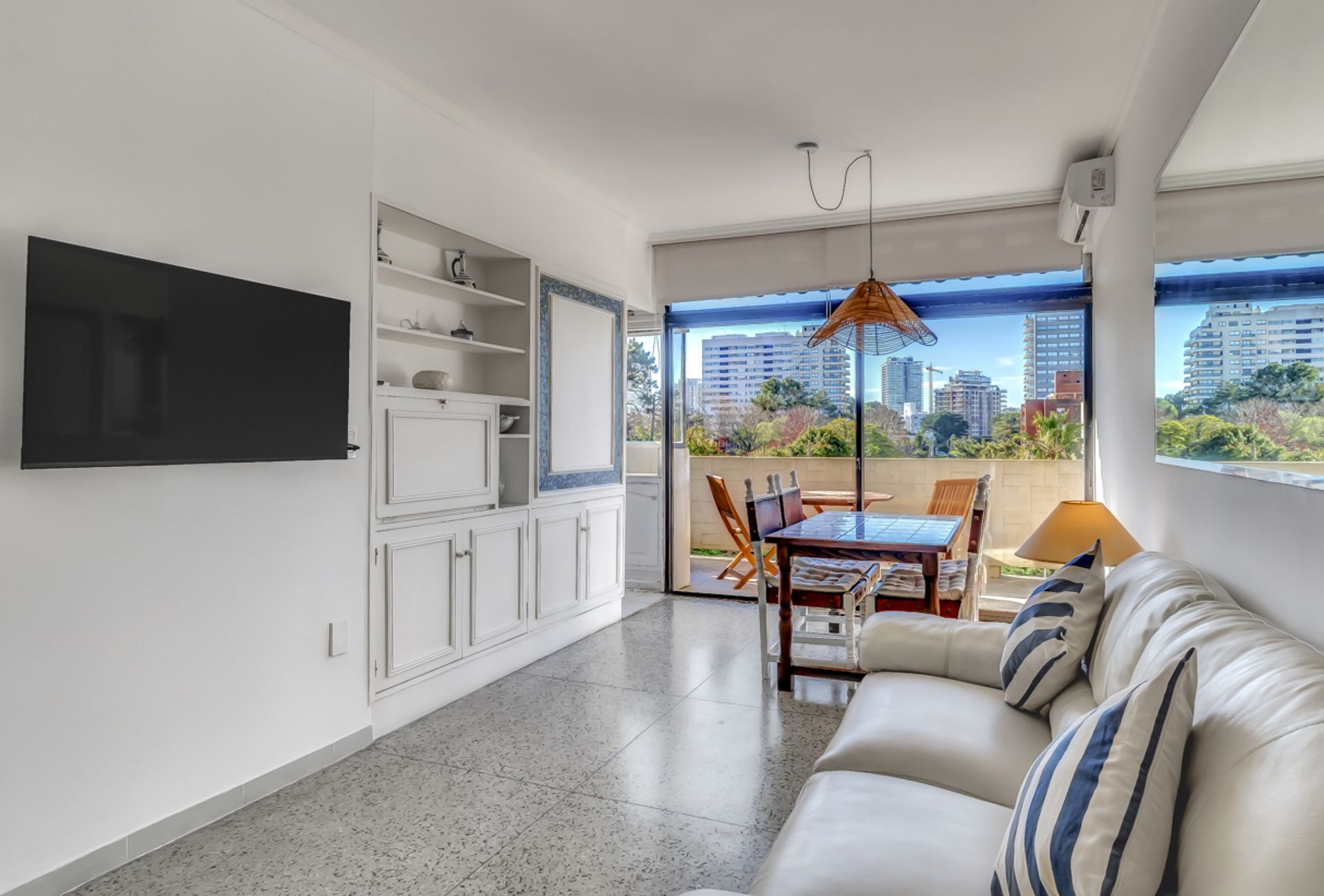 VENTA APARTAMENTO GARAJE AIDY GRILL PUNTA DEL ESTE - 2