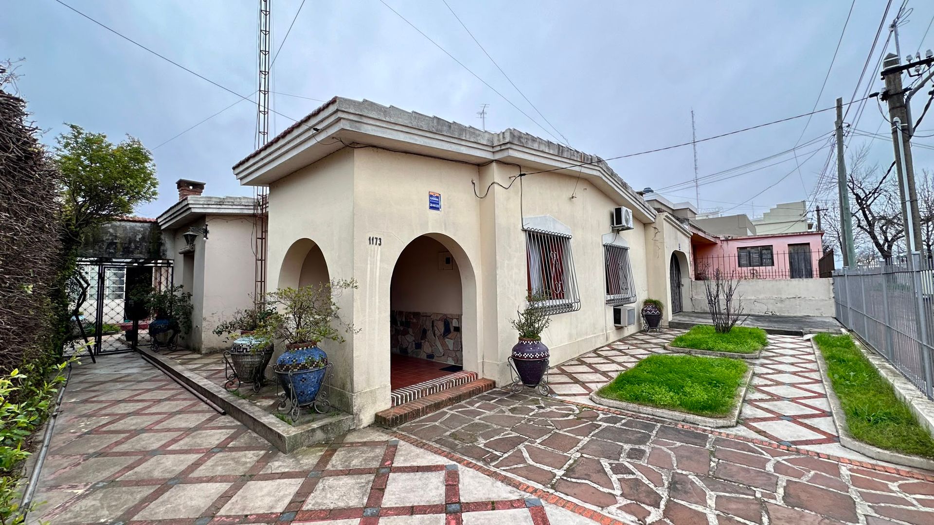 GRAN CASA EN VENTA 5 DORMITORIOS - 1