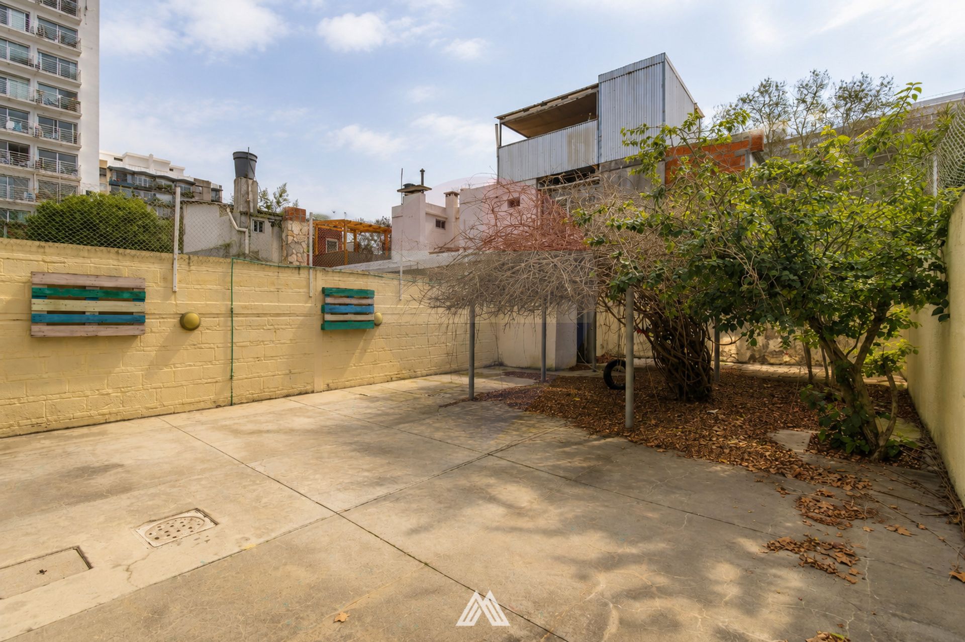 VENTA CASA PU. CON GARAJE Y FONDO, PARQUE BATLLE - 3