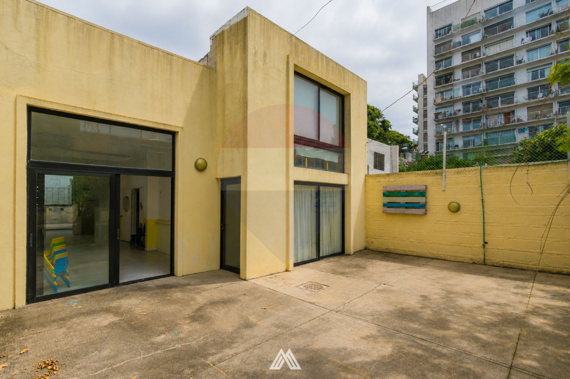 VENTA CASA PU. CON GARAJE Y FONDO, PARQUE BATLLE - 2