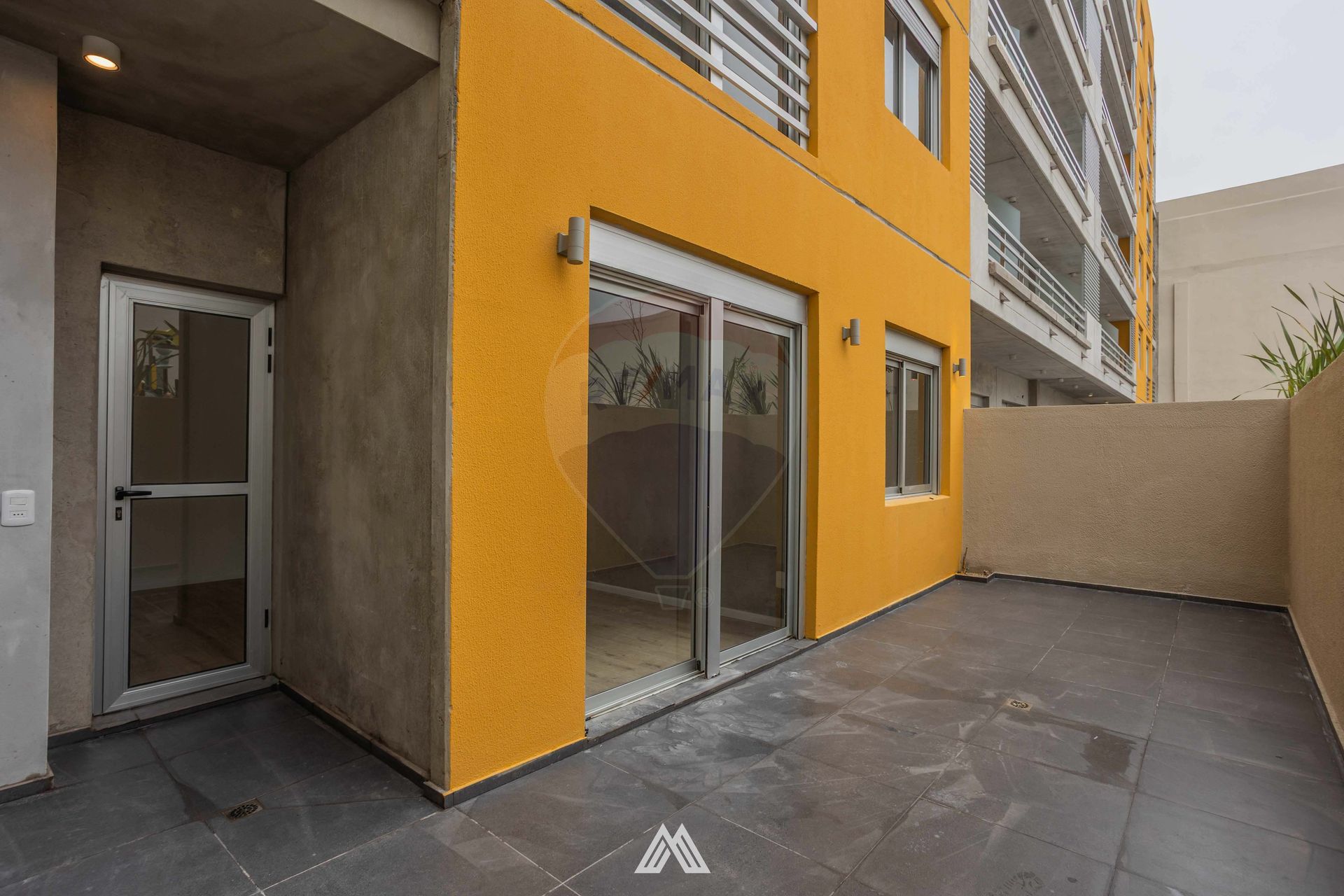 VENTA APTO 3 DORM 2 BAÑOS PATIO CORDÓN RENTA 6,3% - 15