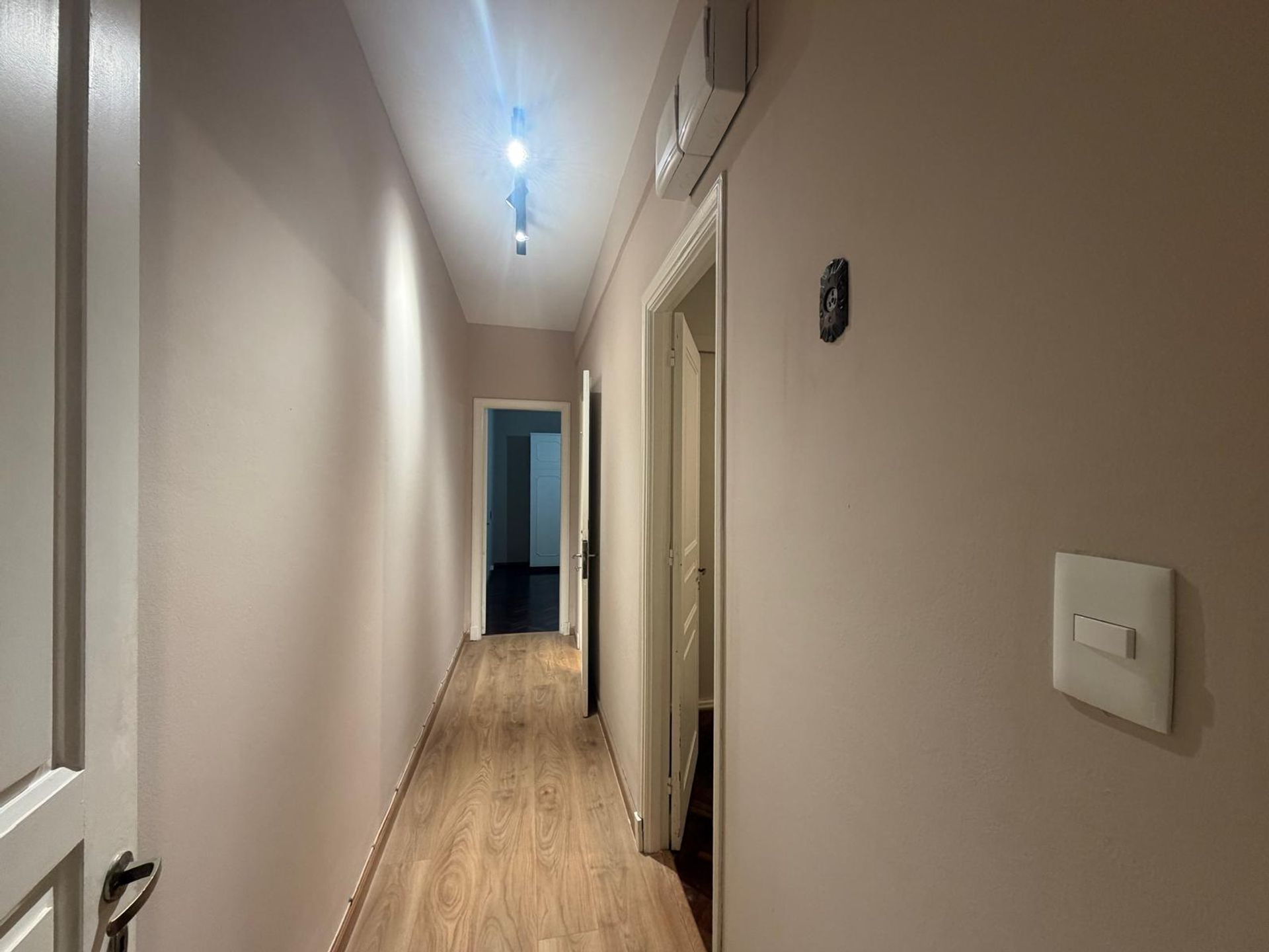 Apartamento tipo Casa ,Pocitos -Patio para entrar - 6