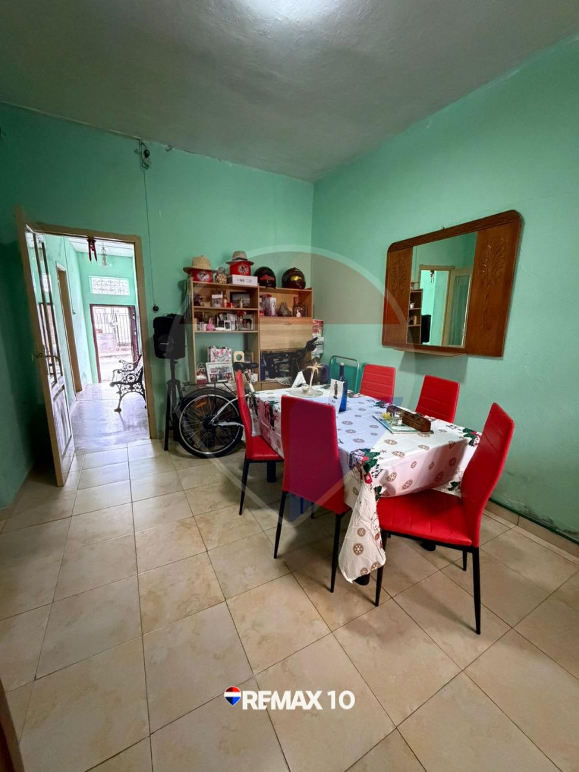 SE VENDE CASA A 3 CUADRAS DE PLAZA ASAMBLEA - 7