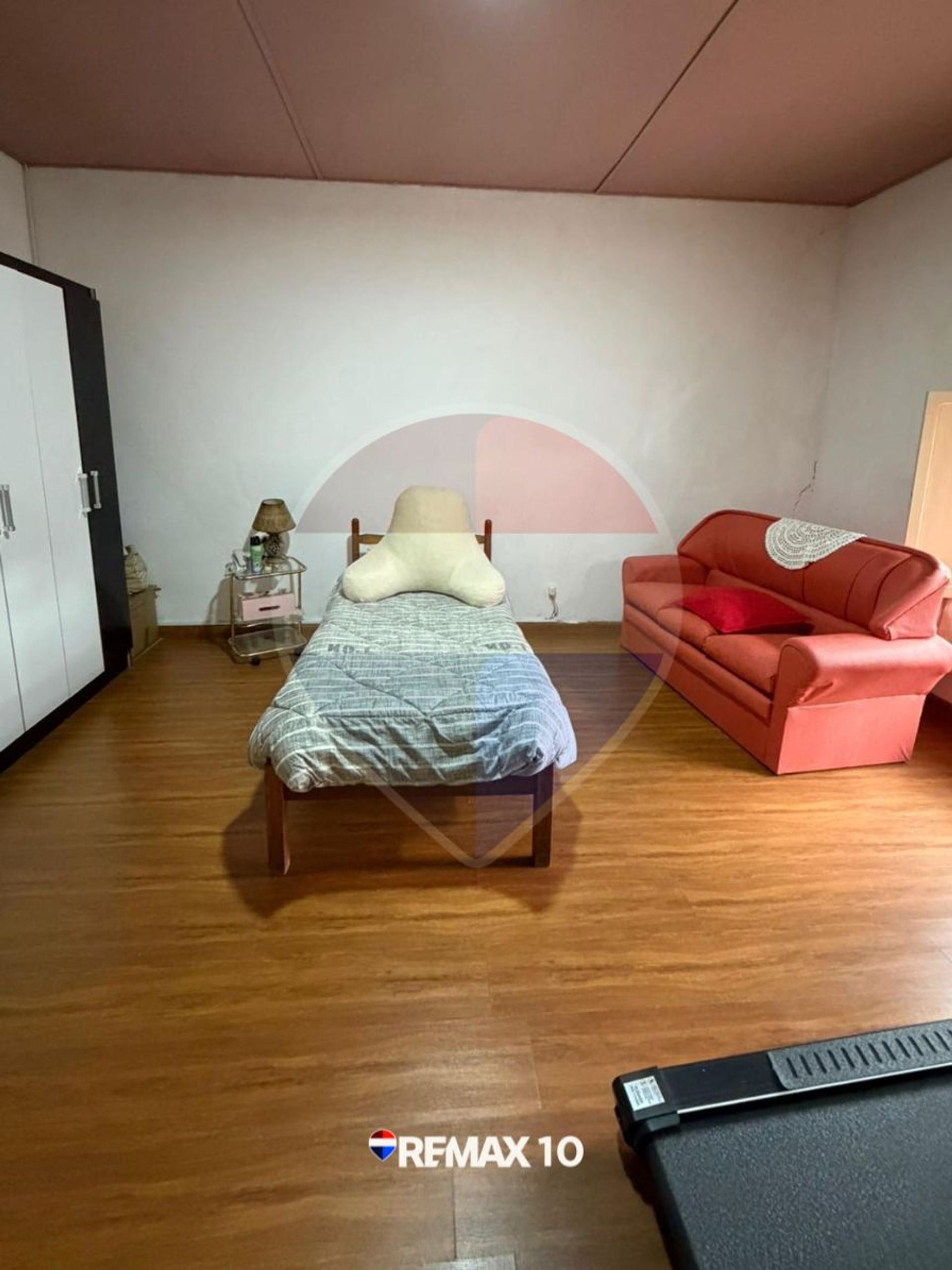 SE VENDE CASA A 3 CUADRAS DE PLAZA ASAMBLEA - 3