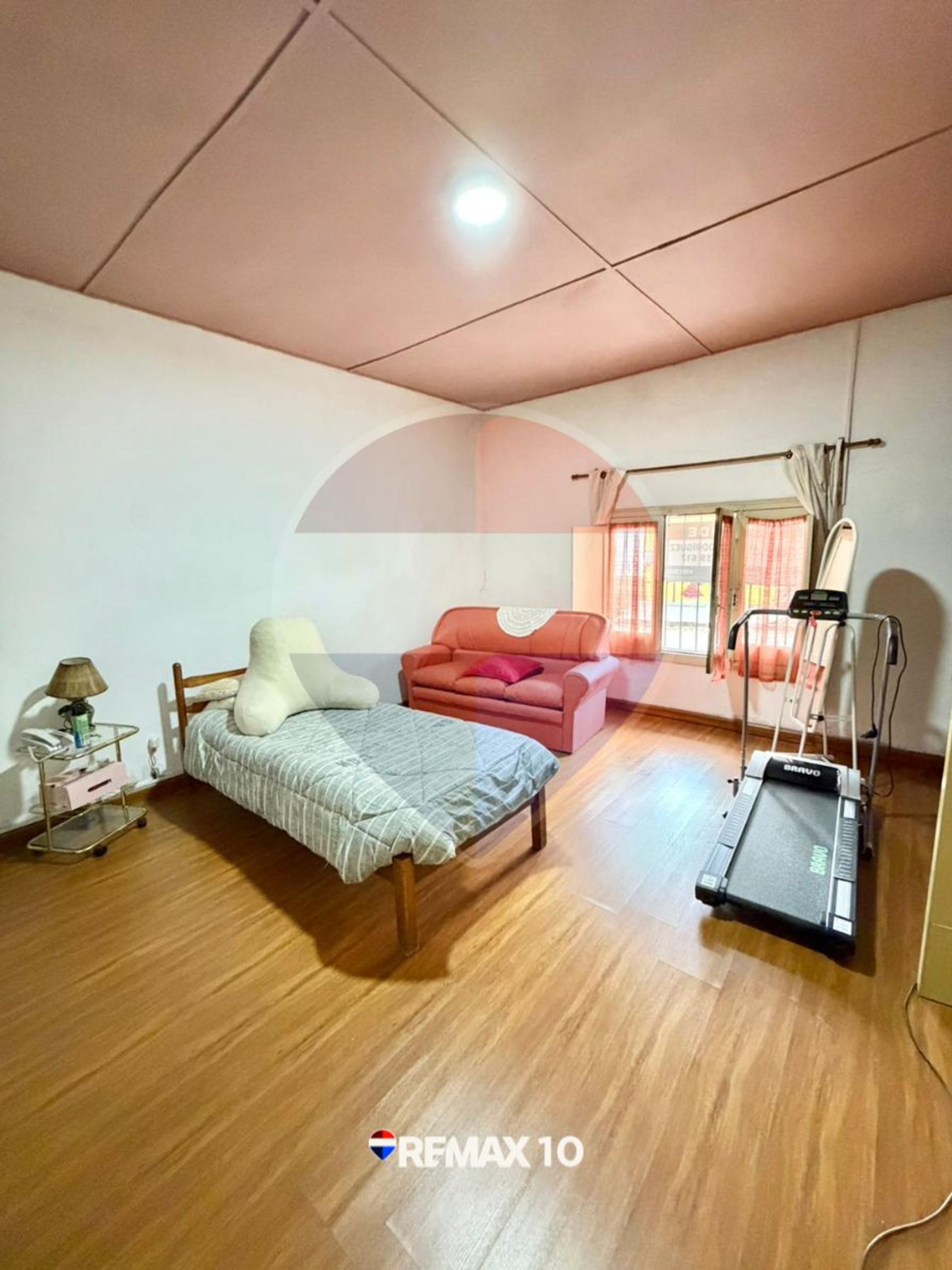 SE VENDE CASA A 3 CUADRAS DE PLAZA ASAMBLEA - 4