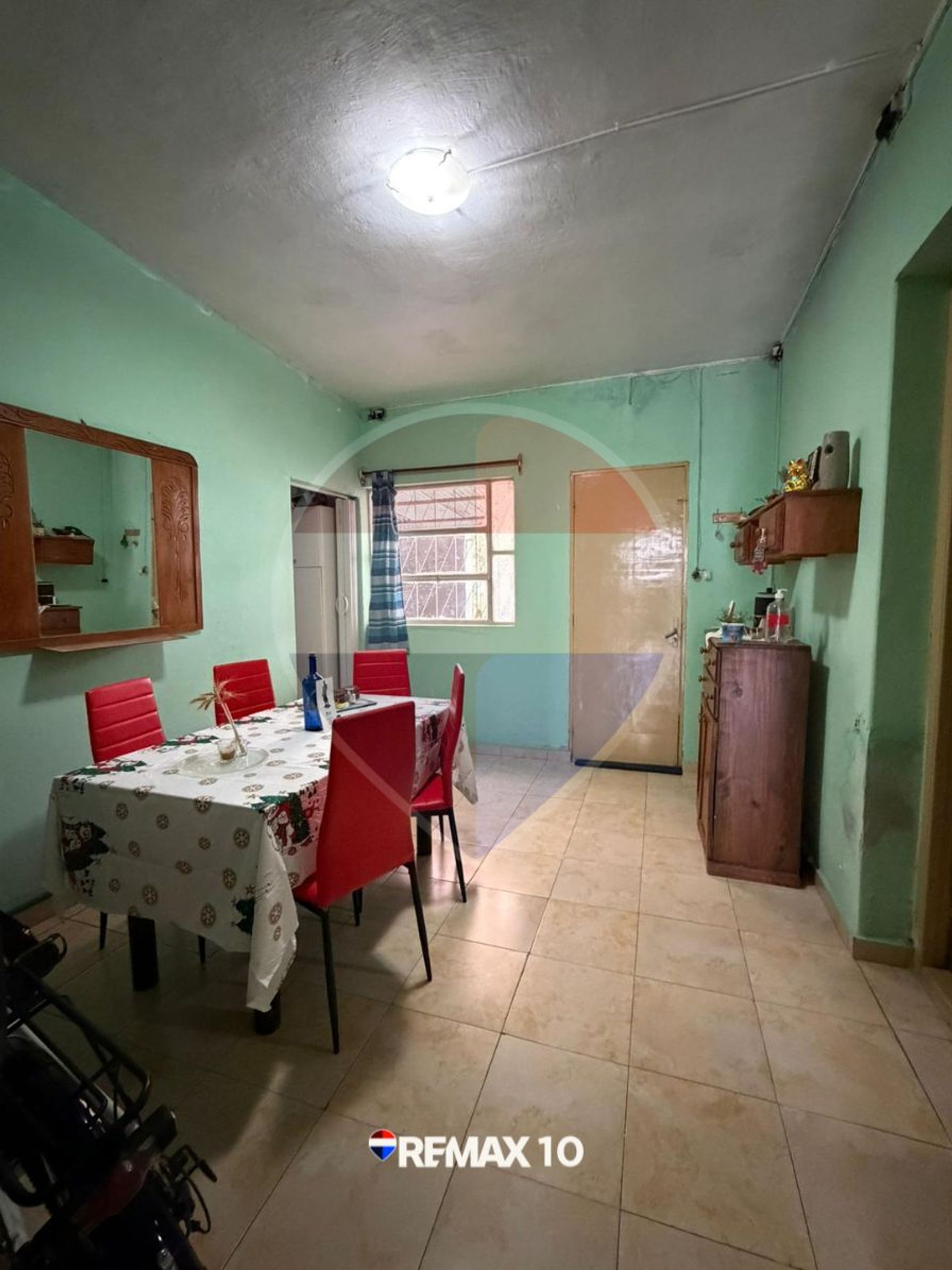 SE VENDE CASA A 3 CUADRAS DE PLAZA ASAMBLEA - 6