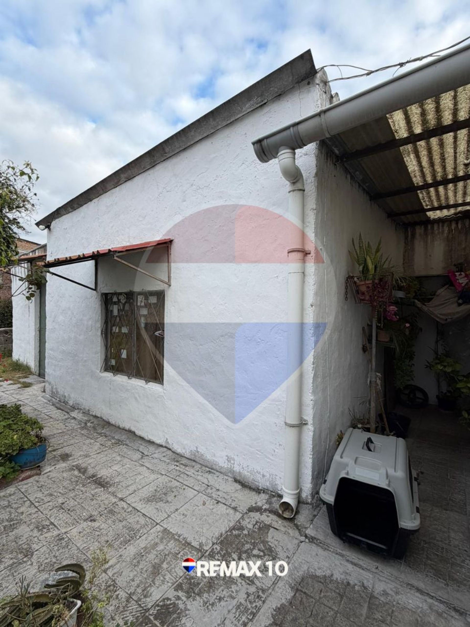 SE VENDE CASA A 3 CUADRAS DE PLAZA ASAMBLEA - 11