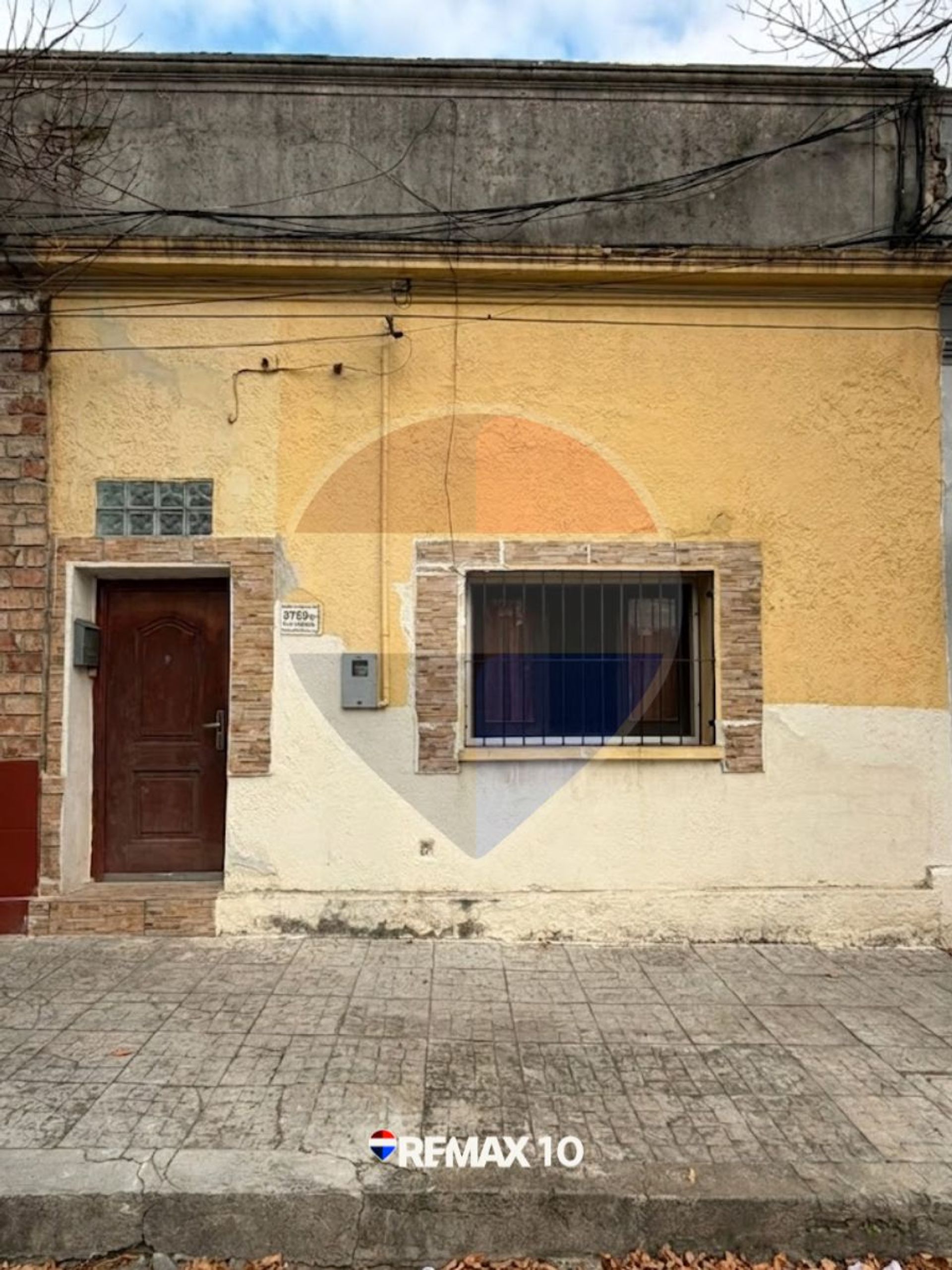 SE VENDE CASA A 3 CUADRAS DE PLAZA ASAMBLEA - 1
