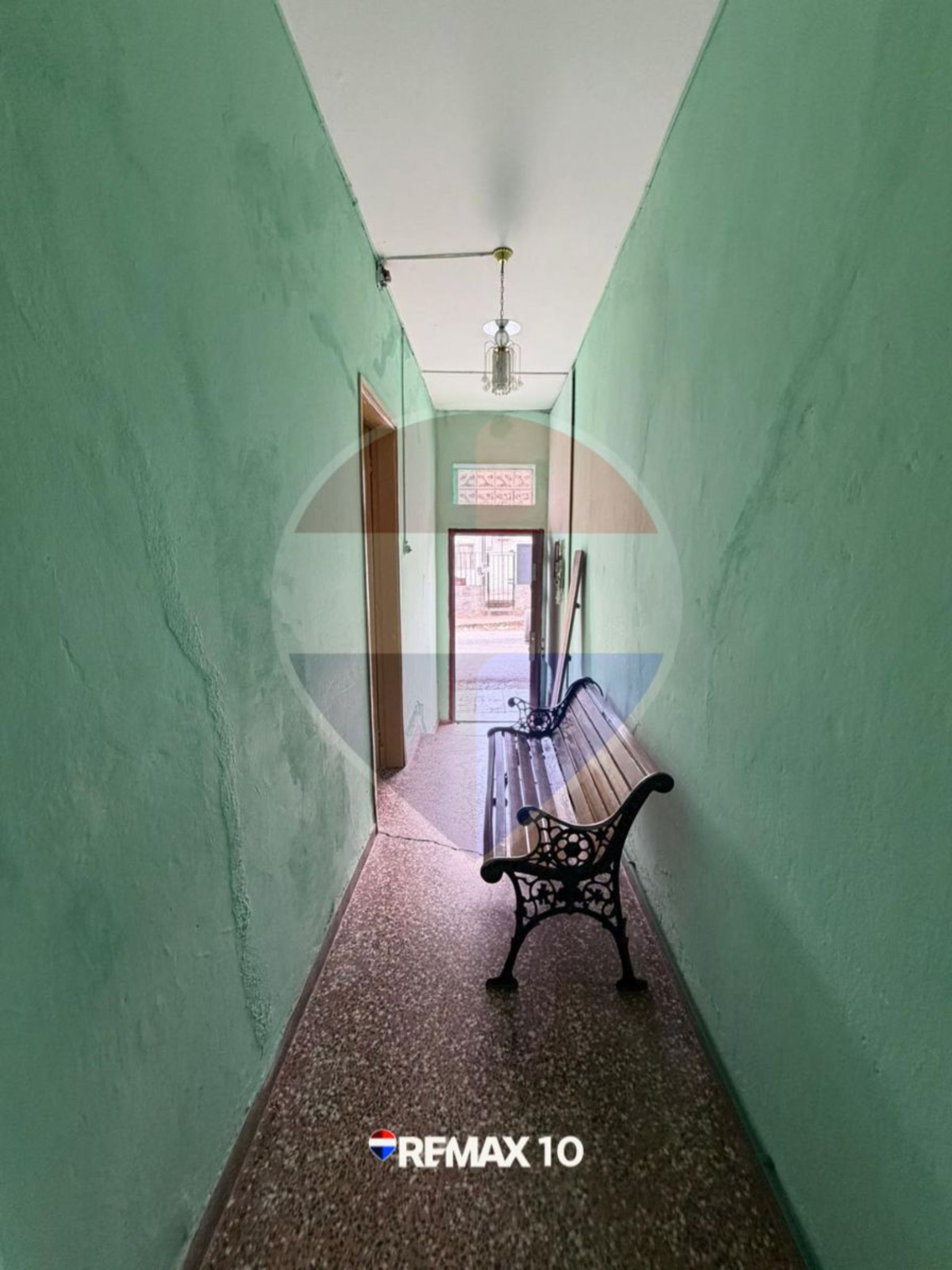 SE VENDE CASA A 3 CUADRAS DE PLAZA ASAMBLEA - 2