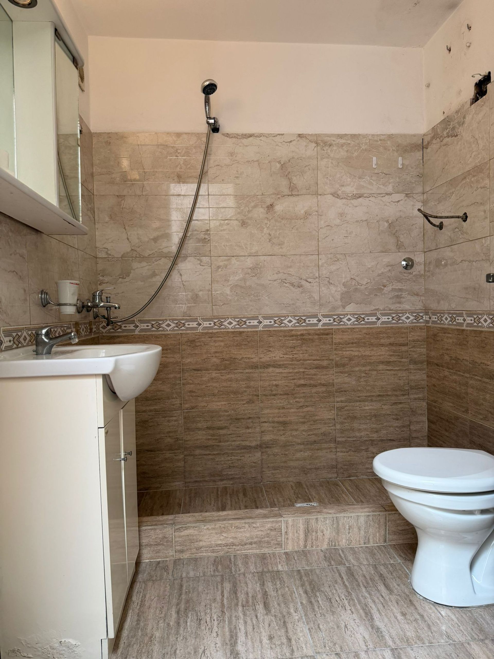 Venta apto 2 o 3 dorm., azotea, Atahualpa. - 16