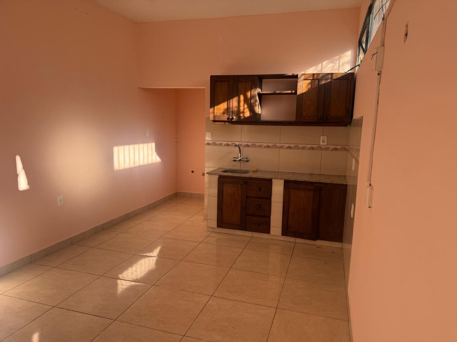 Alquilo monoambiente / local comercial. - 1