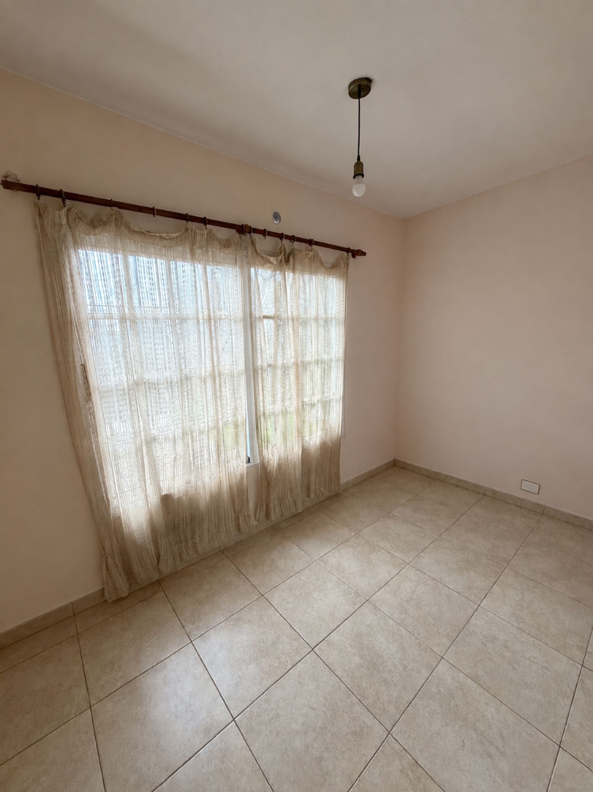 Casa en Alquiler en Moron, G.B.A. Zona Oeste