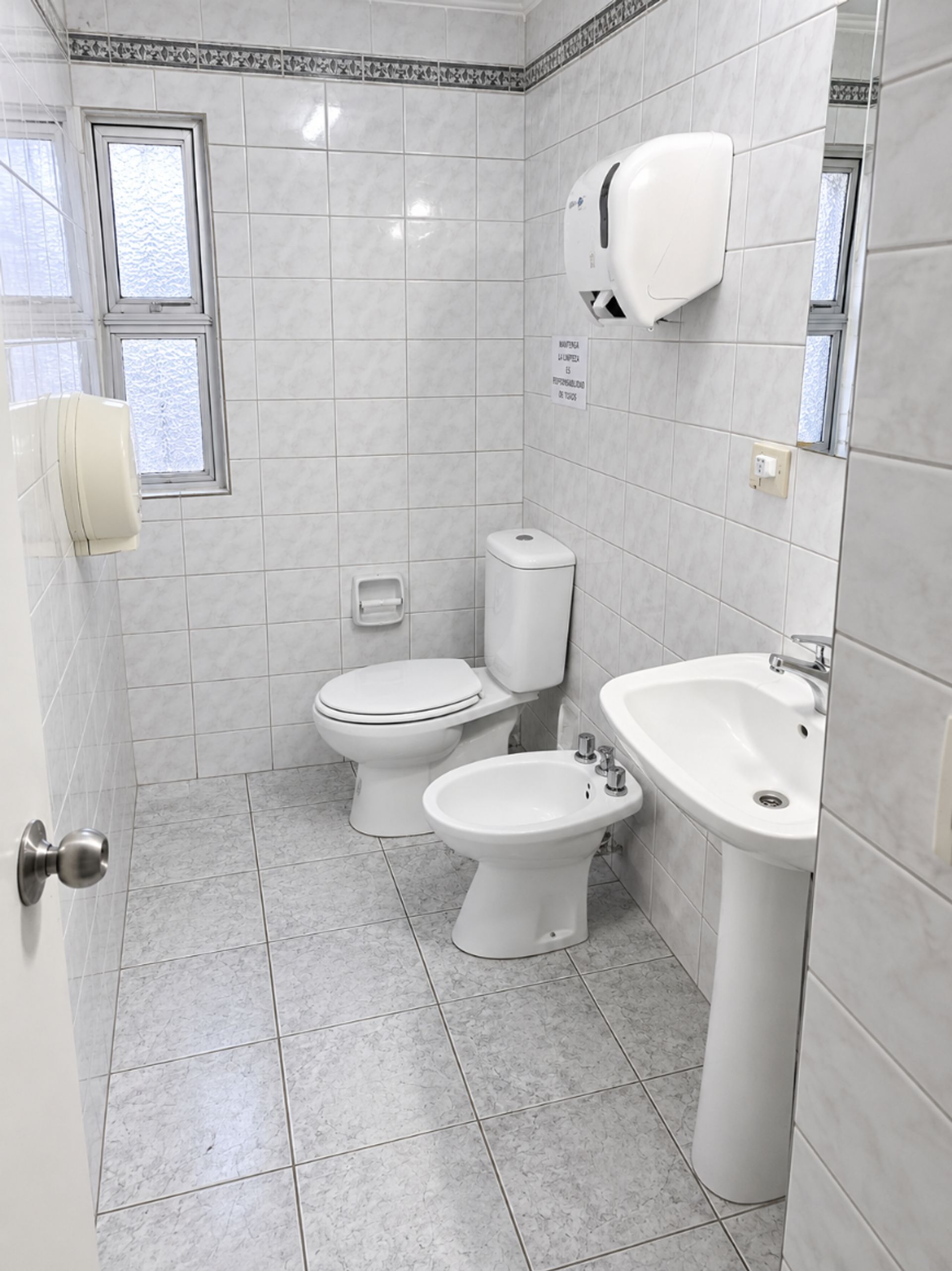 SE ALQUILA LOCAL COMERCIAL PASO MOLINO 3 NIVELES - 7