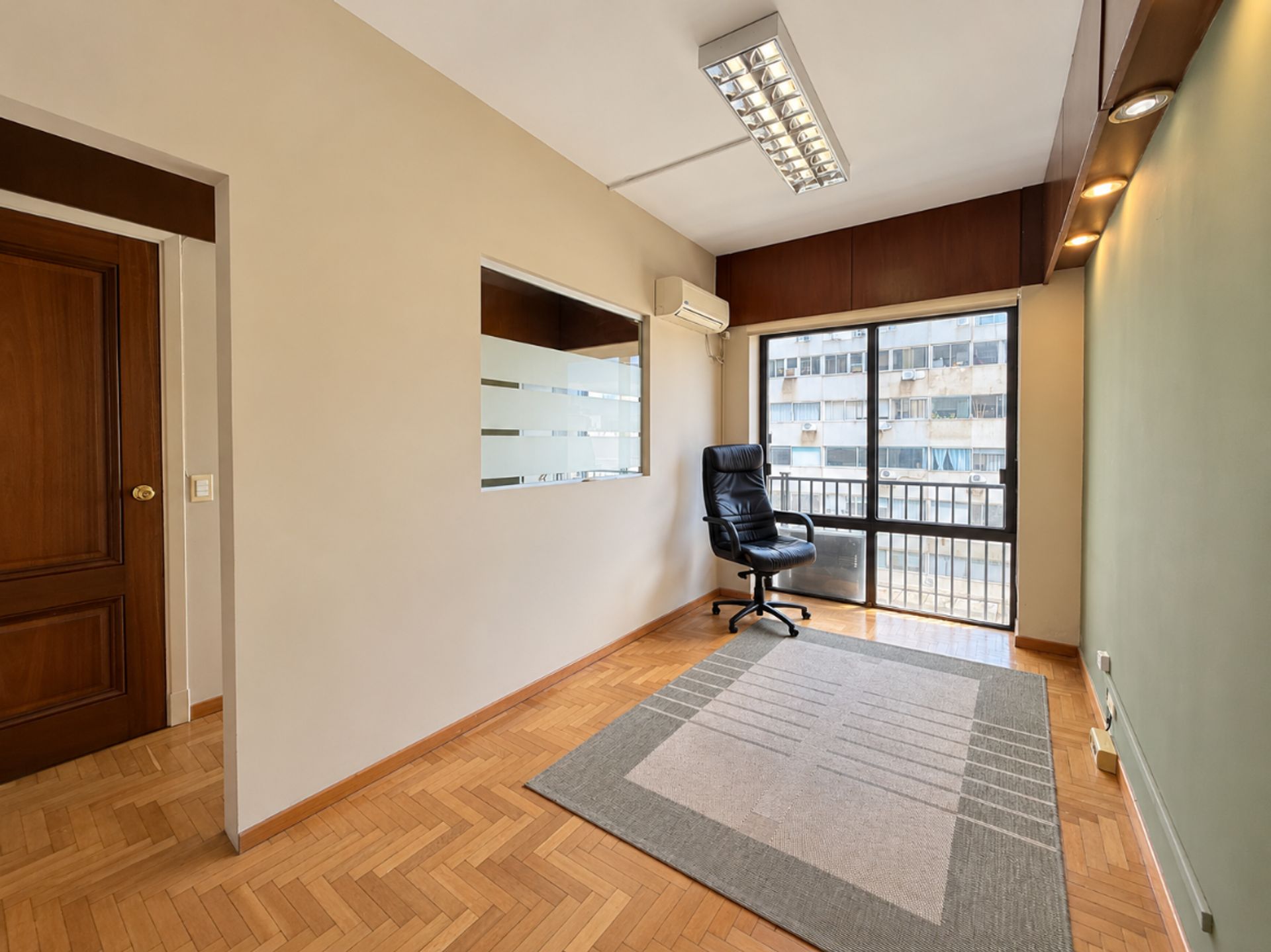 Alquiler Oficina / Consultorios Ciudad Vieja - 11