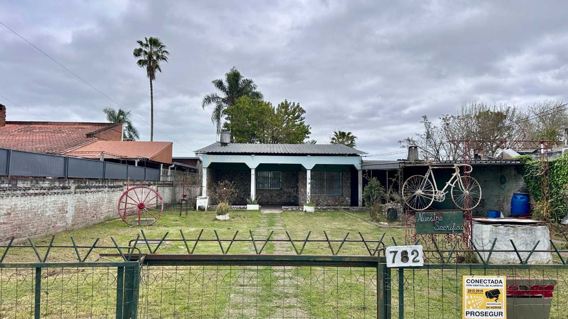 VENTA CASA COSTANERA CON JARDÍN - 2