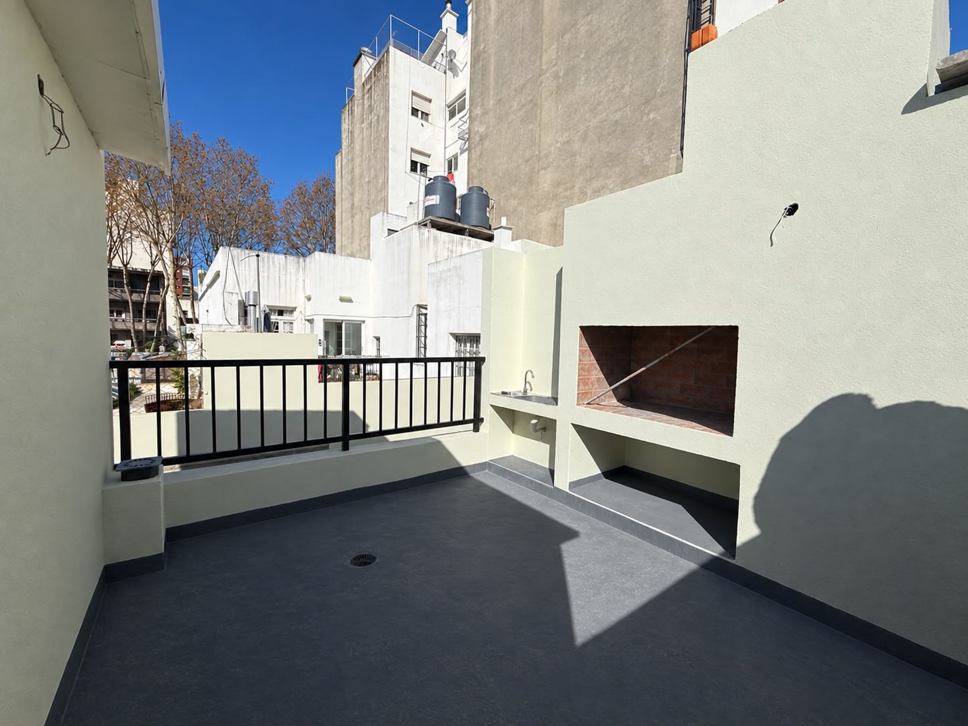 Venta Parque Rodo casa ph 1 dorm con parrillero - 8