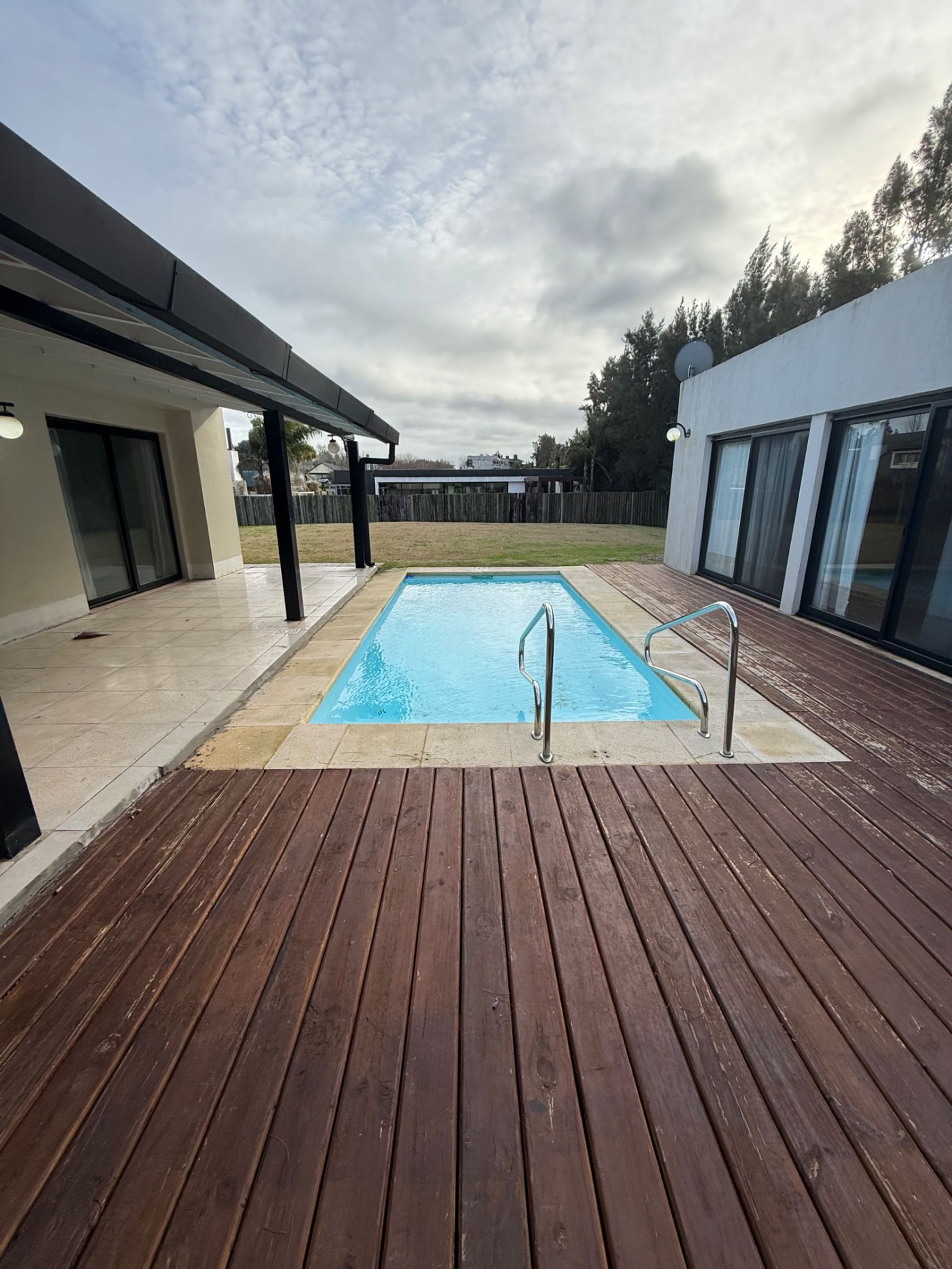 Venta casa 4 dorm Colinas de Carrasco piscina - 1