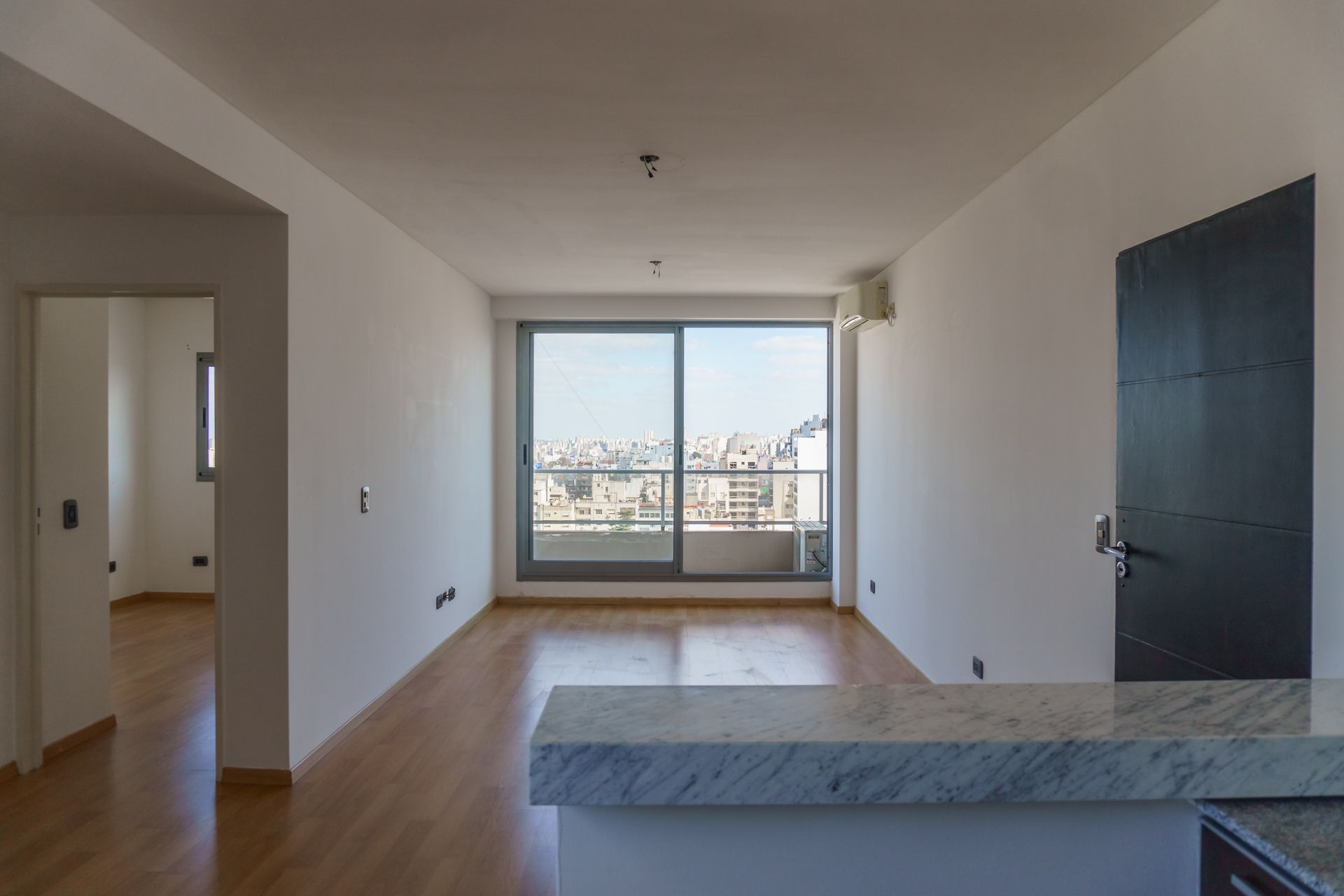 Venta depto 2 ambientes con balcon y cochera - 4