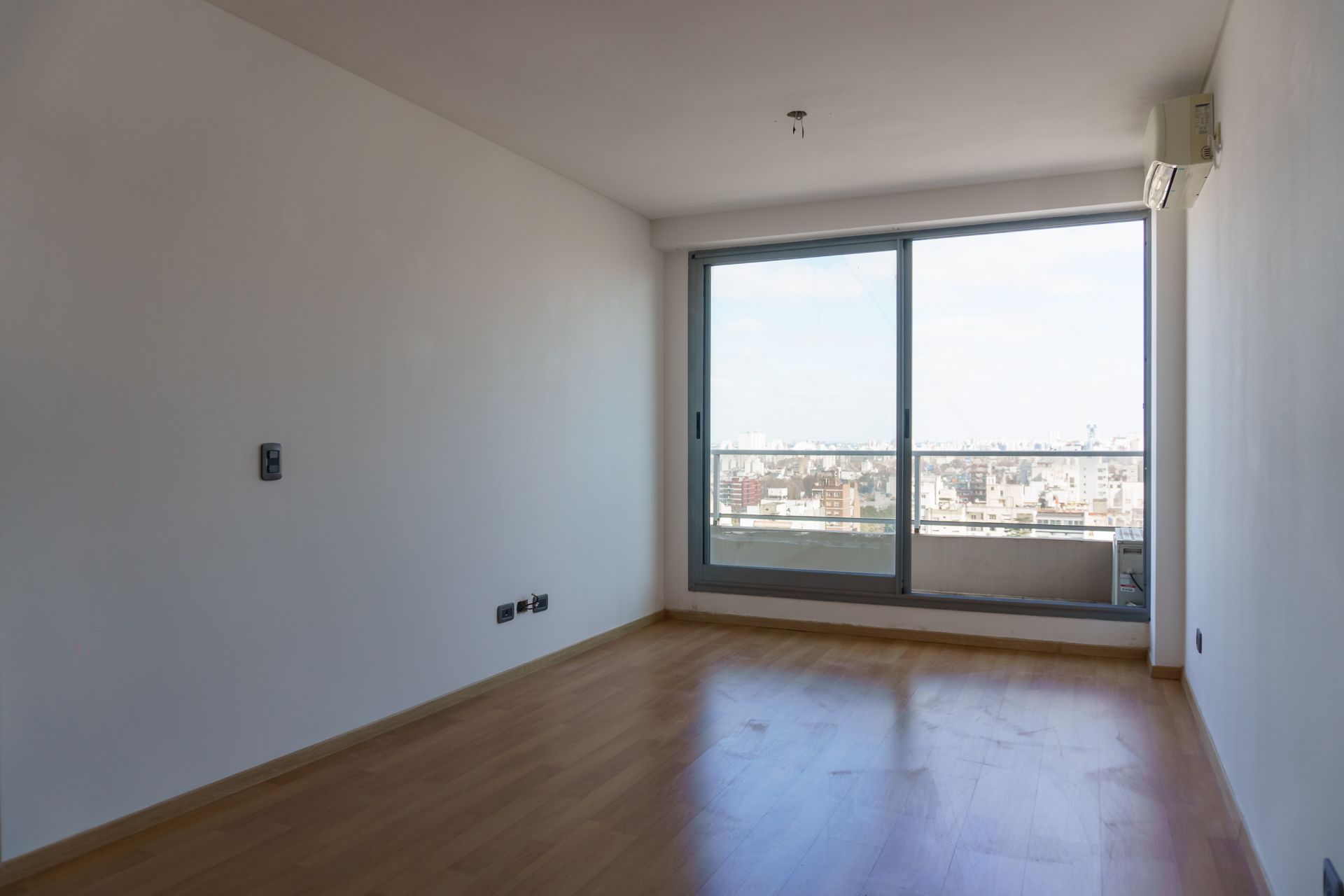 Venta depto 2 ambientes con balcon y cochera - 2