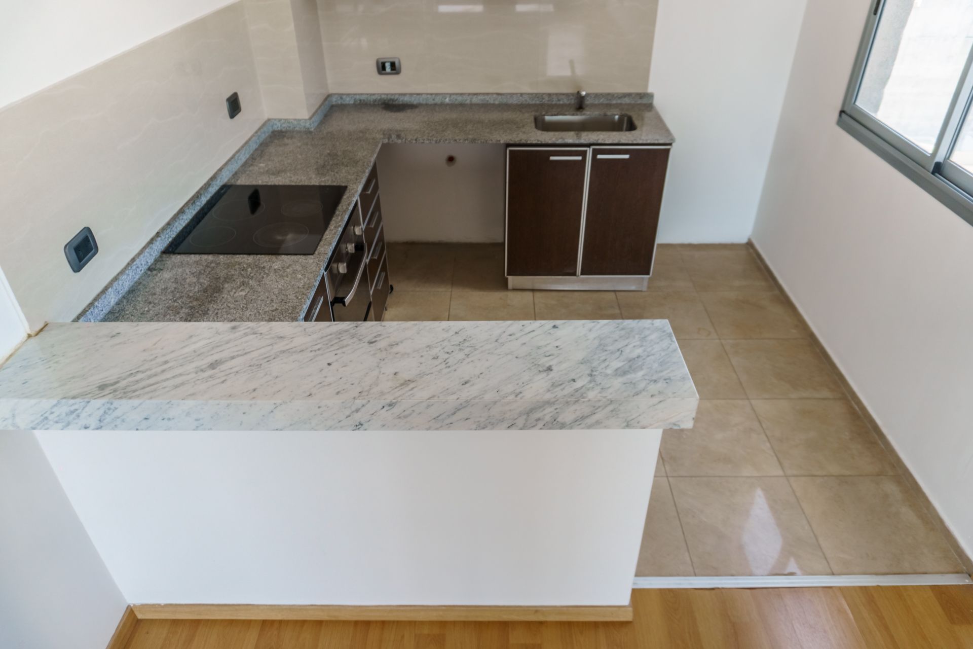 Venta depto 2 ambientes con balcon y cochera - 1