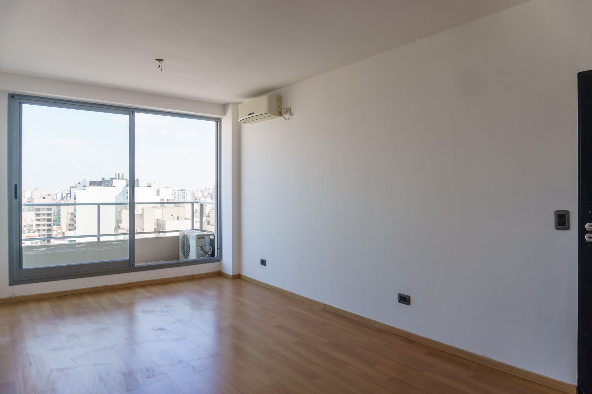 Venta depto 2 ambientes con balcon y cochera - 3