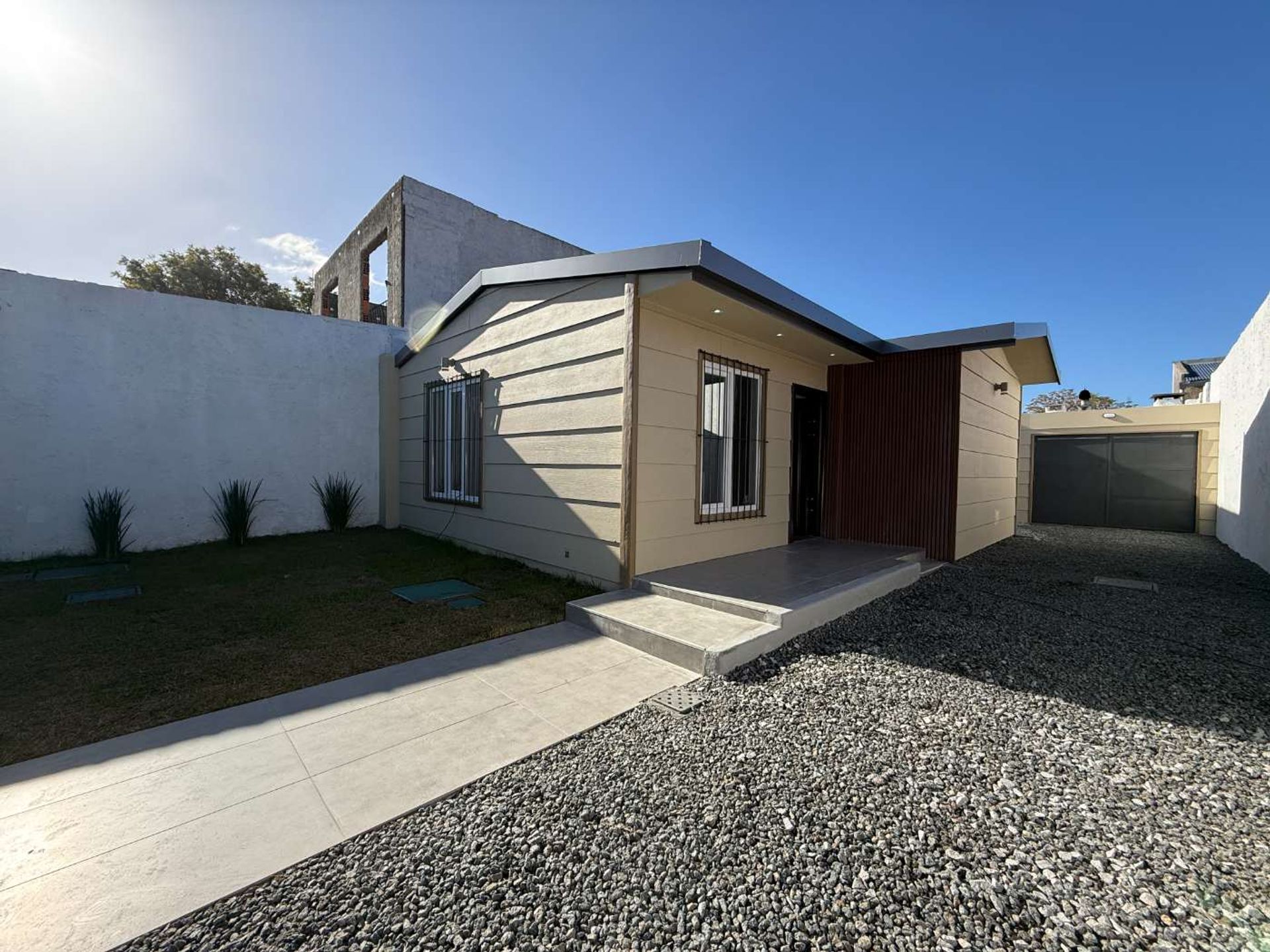 VENTA CASA MALVIN NORTE 2 DORMITORIOS GARAJE PATIO - 2