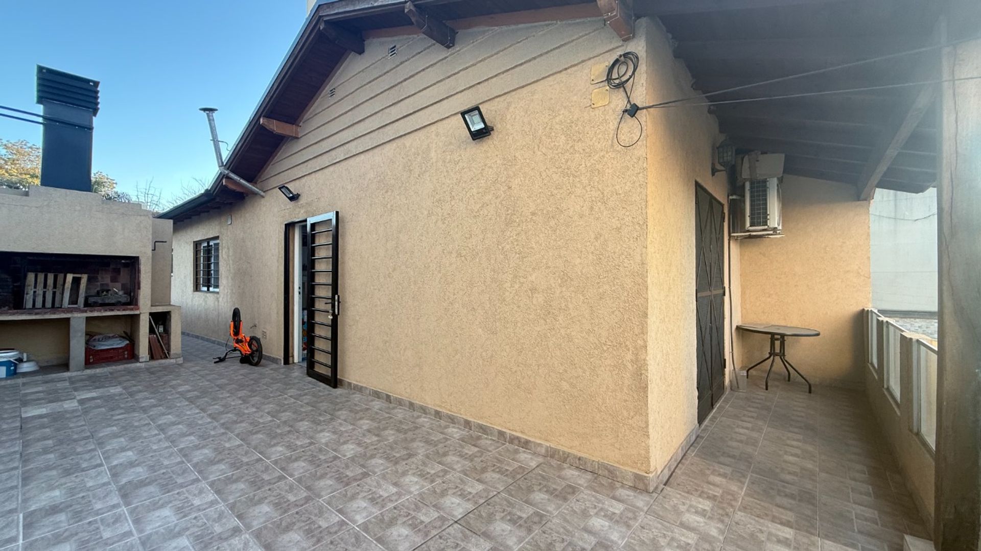 P H en Venta en Tres de Febrero, G.B.A. Zona Oeste - USD 135.000 | Inmoup - 24