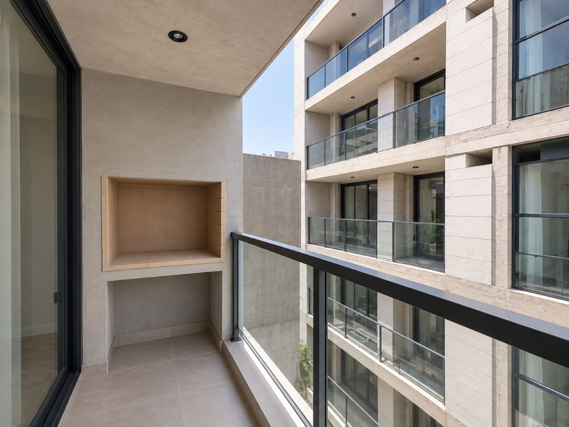 MONOAMBIENTE EN VENTA CON PARRILLA EN 3 CRUCES - 1