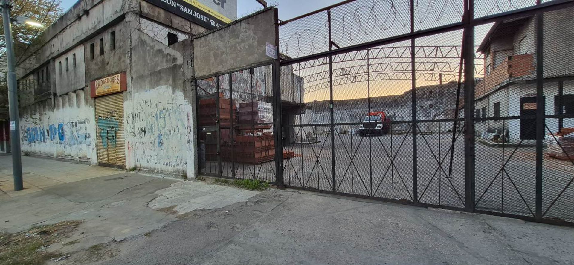 Industria en Venta en Tres de Febrero, G.B.A. Zona Oeste
