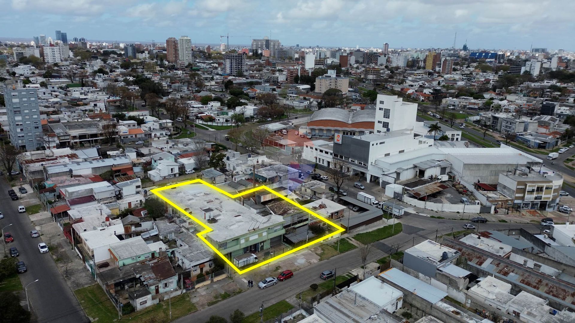 VENTA - LOCAL INDUSTRIAL - PROXIMO MERCADO MODELO - 3