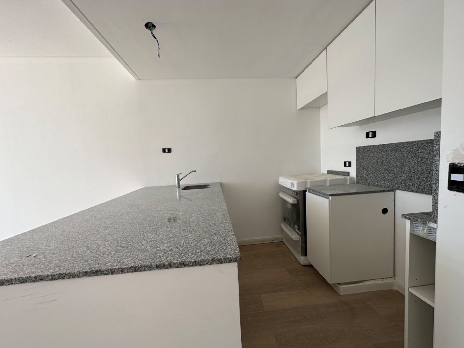 VENTA MONOAMBIENTE EN CHARITA CON BALCON. LAUNDRY - 2